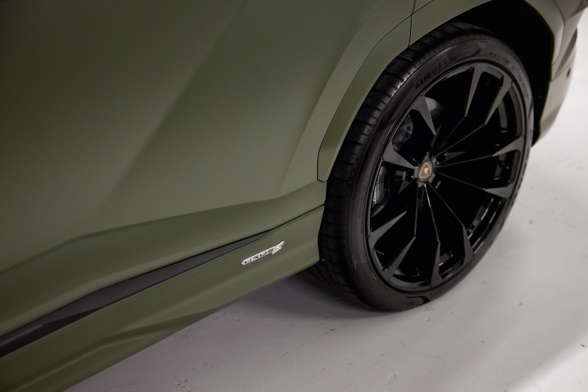 LAMBORGHINI Urus S E-Gear *Werkslackierung Verde Turbine Matt*-image-15