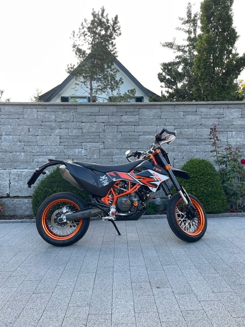 KTM 690 SMC R-image-2