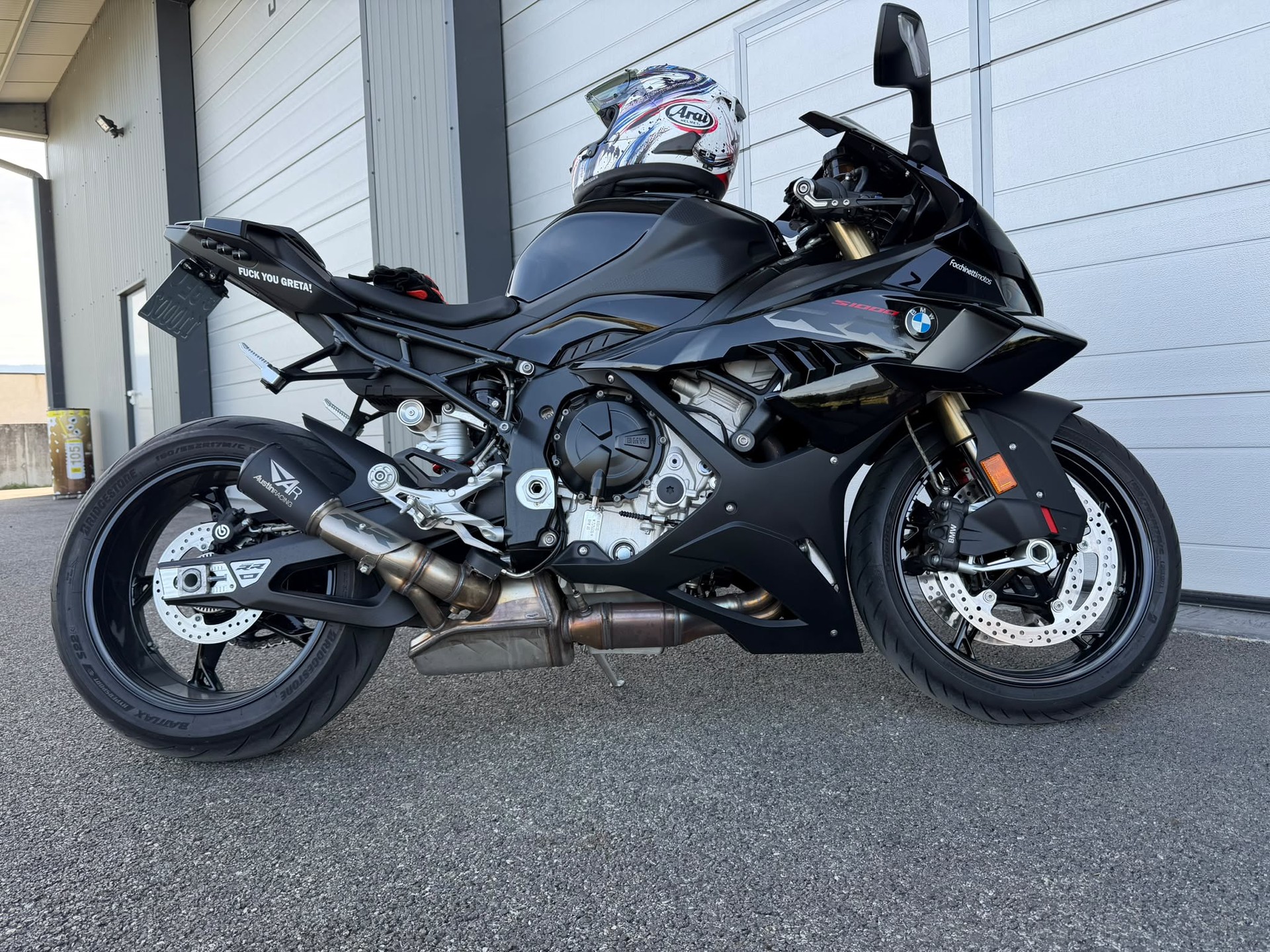 BMW S 1000 RR-image-1