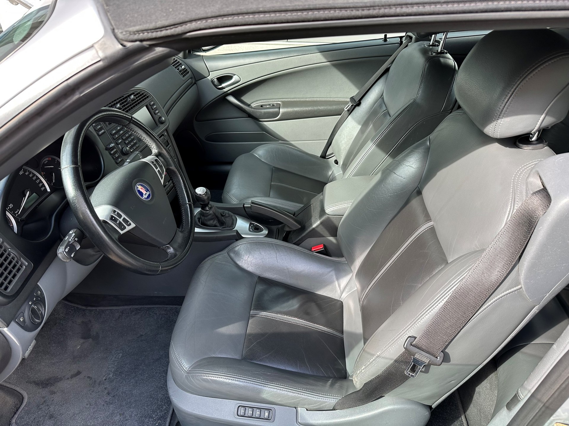 SAAB 9-3 2.0T Aero-image-8