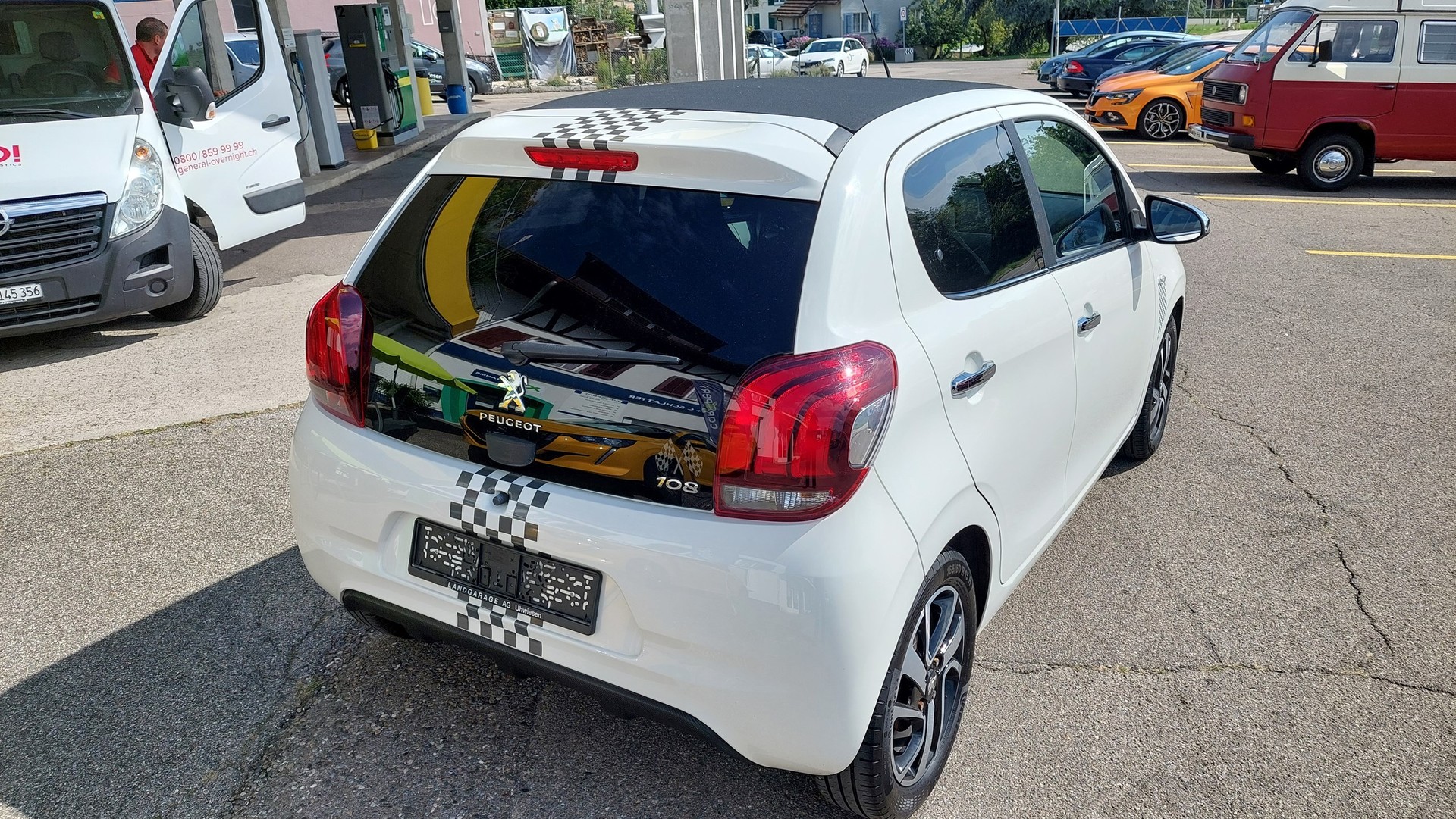 PEUGEOT 108 1.2 VTi Allure Top-image-3