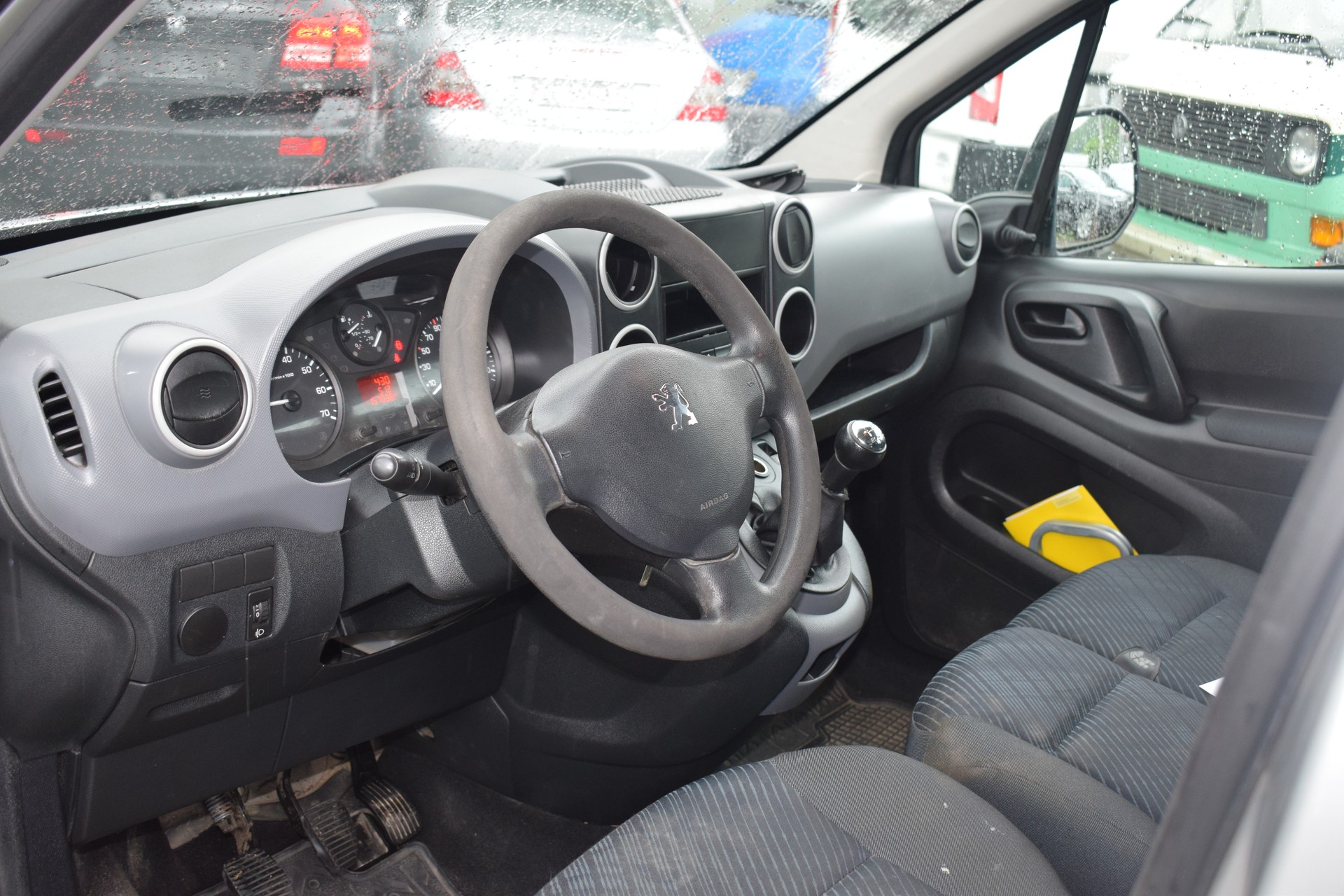 PEUGEOT Partner 1.6i Urban-image-4
