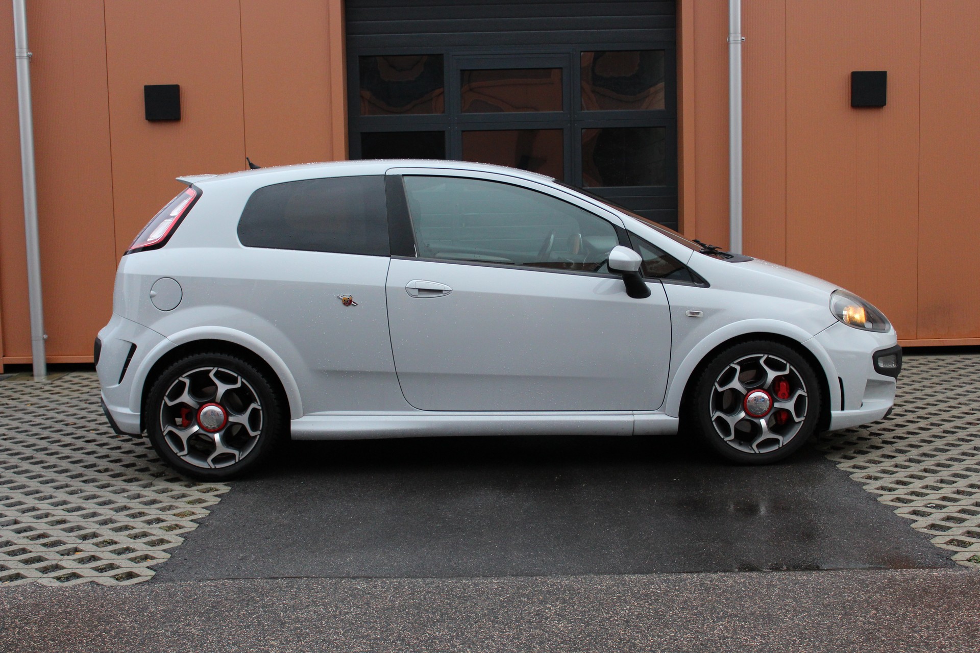 FIAT Punto Abarth-showroom-element-1