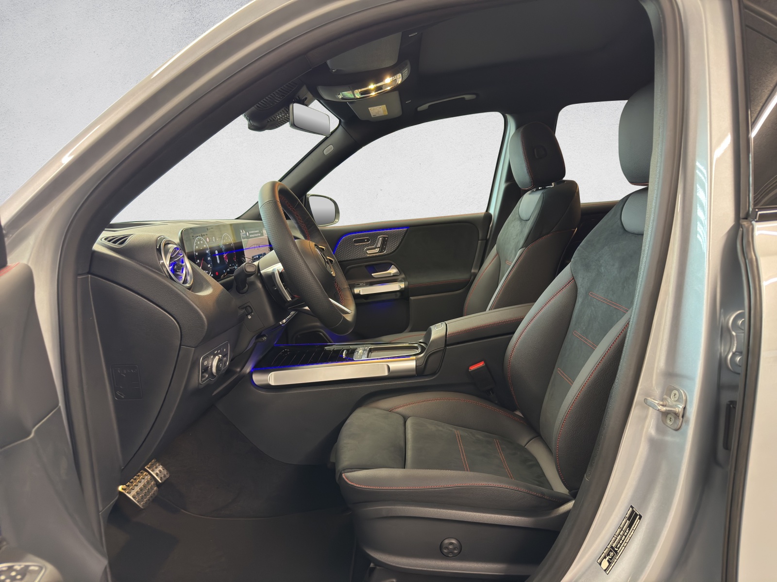 MERCEDES-BENZ GLB 200 AMG Line-image-9