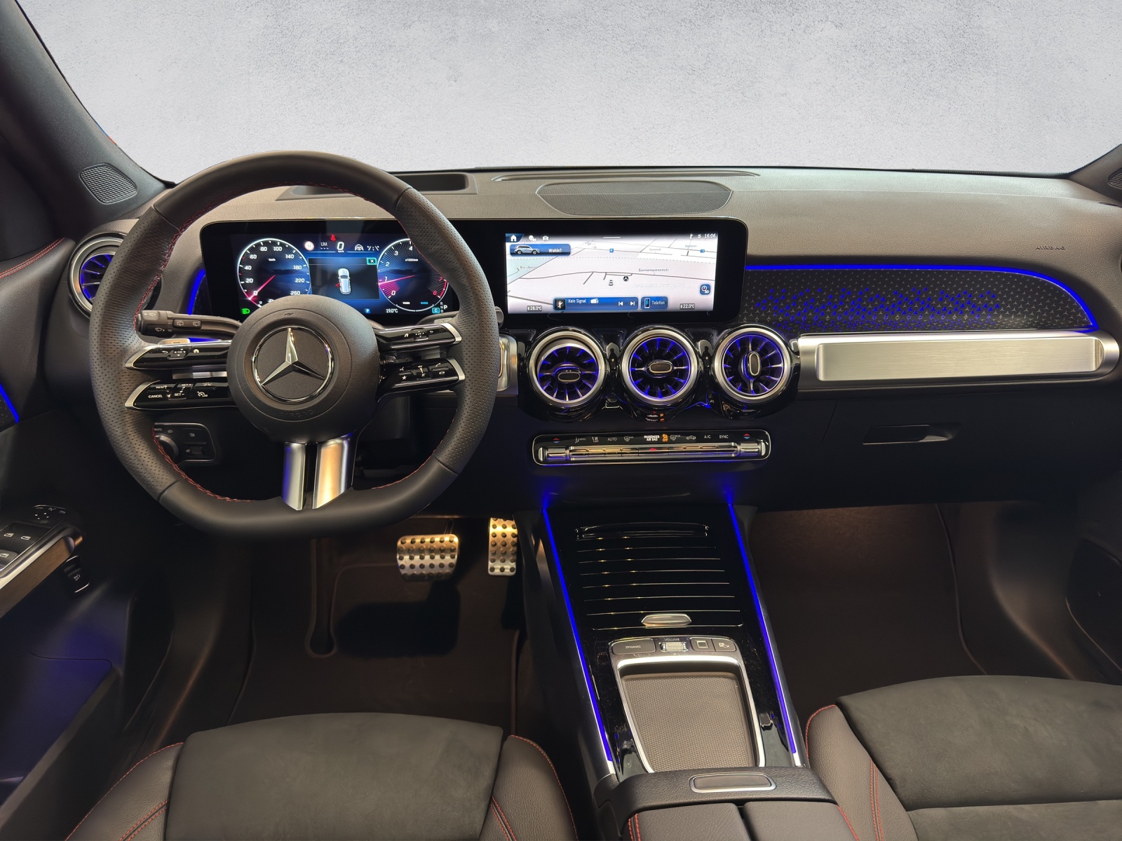 MERCEDES-BENZ GLB 200 AMG Line-image-13