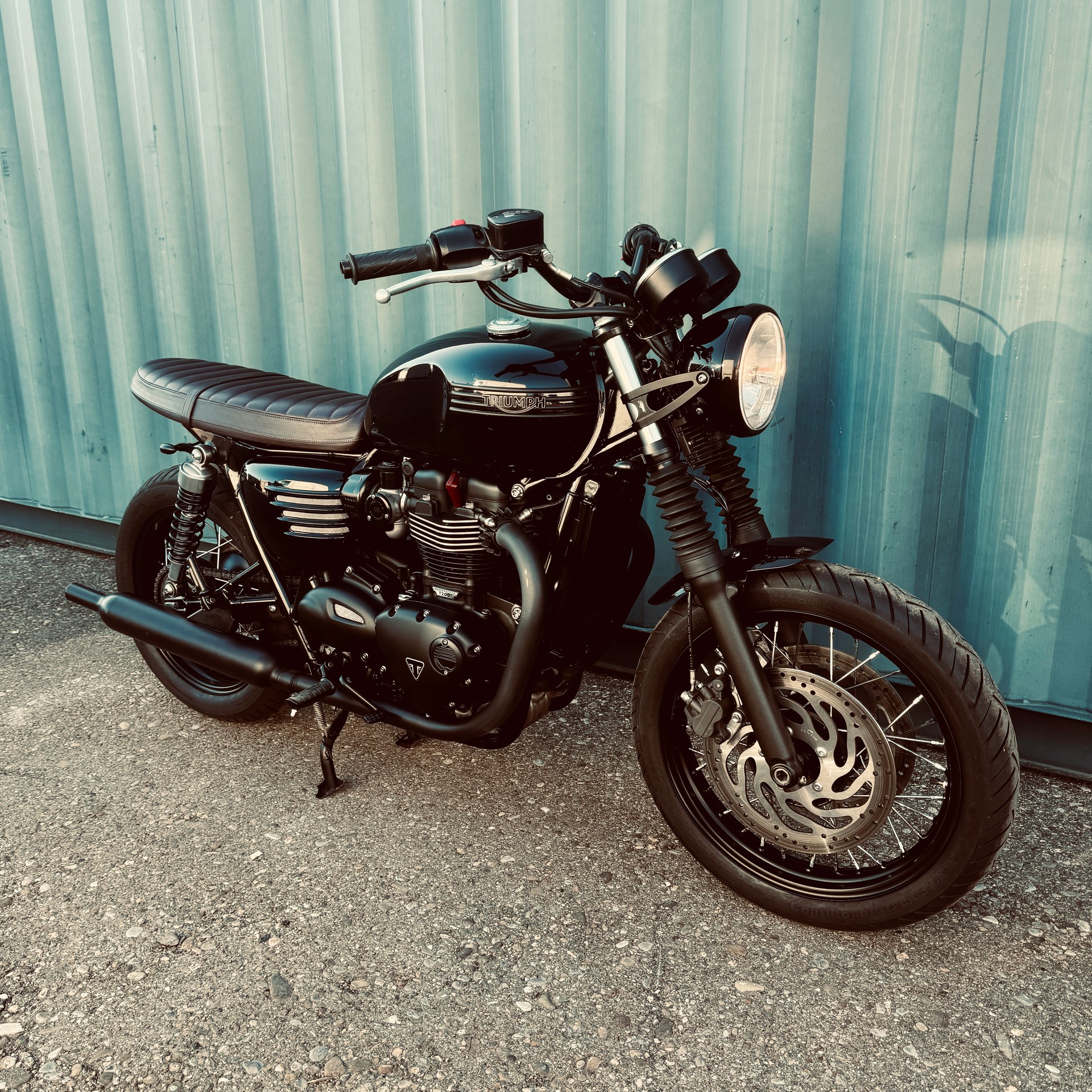TRIUMPH Bonneville T120 Black-image-4