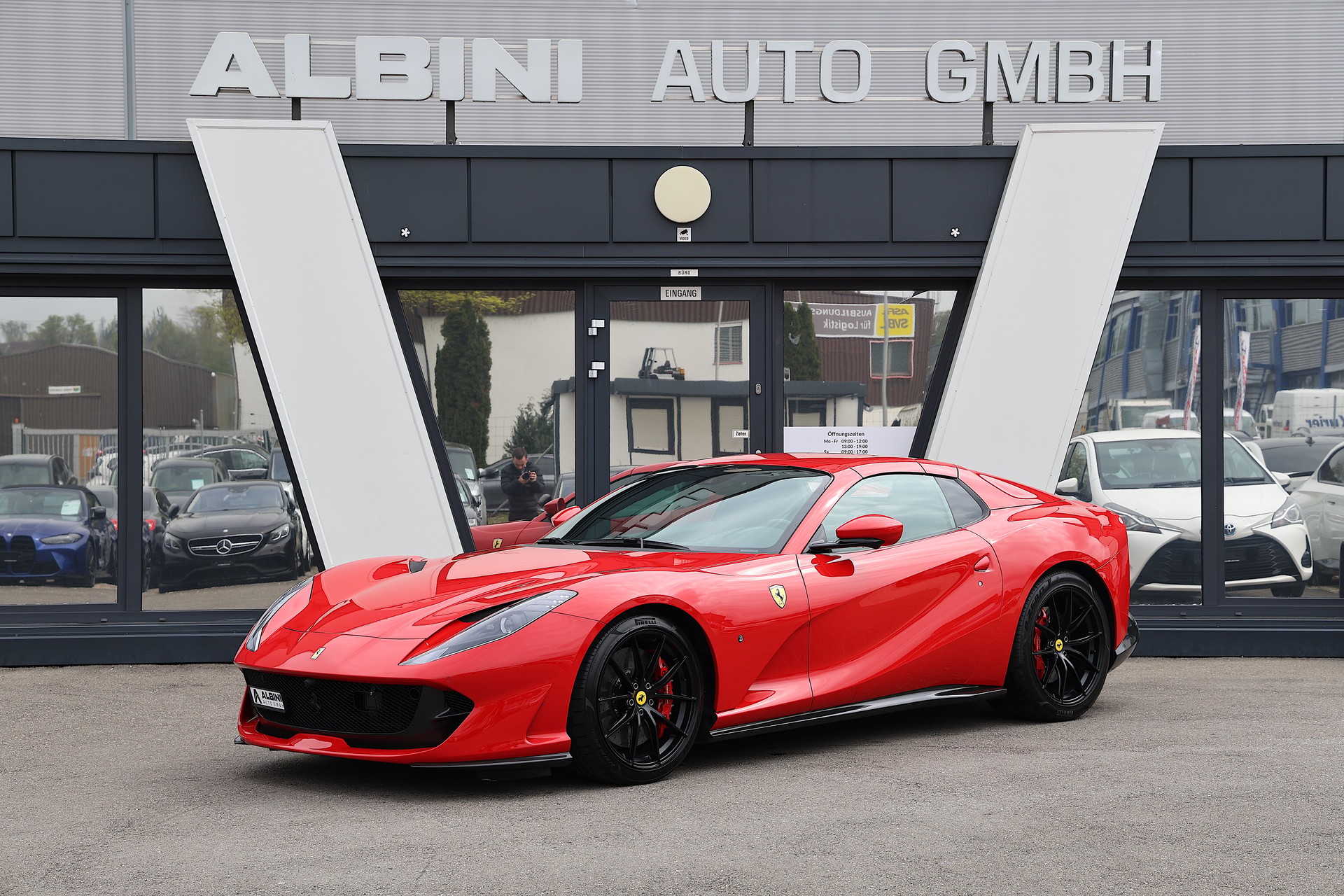FERRARI 812 GTS-showroom-element-1