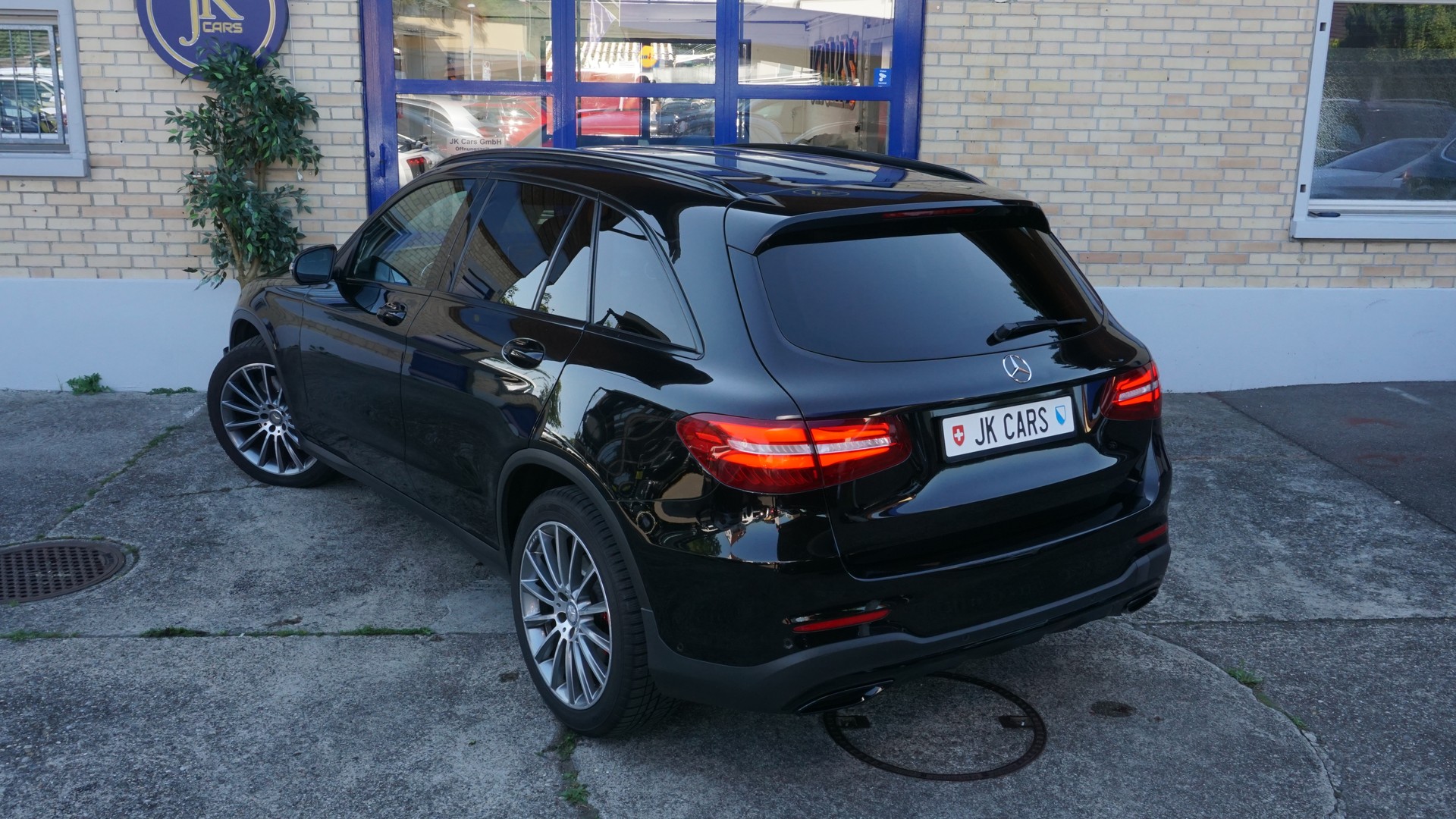 MERCEDES-BENZ GLC 250 d AMG Line 4m-image-8