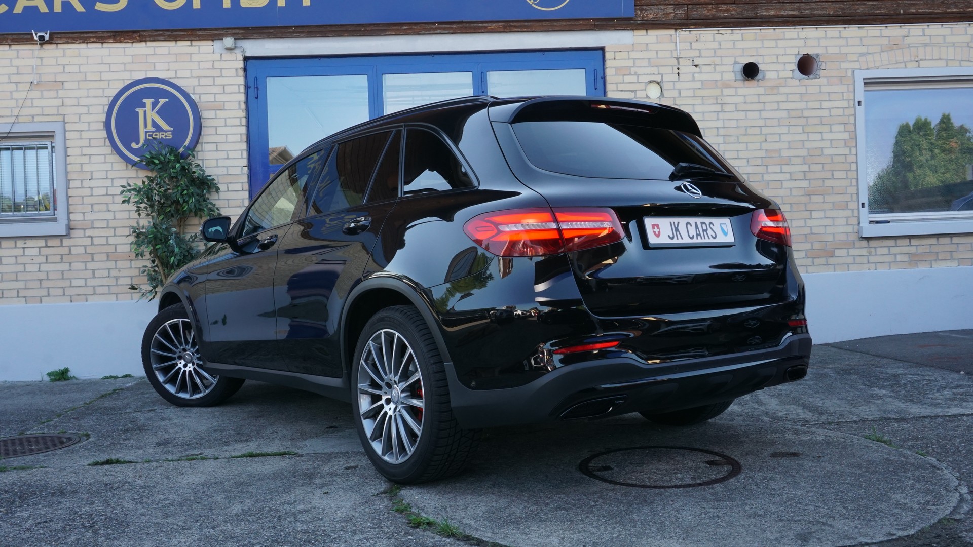 MERCEDES-BENZ GLC 250 d AMG Line 4m-image-6