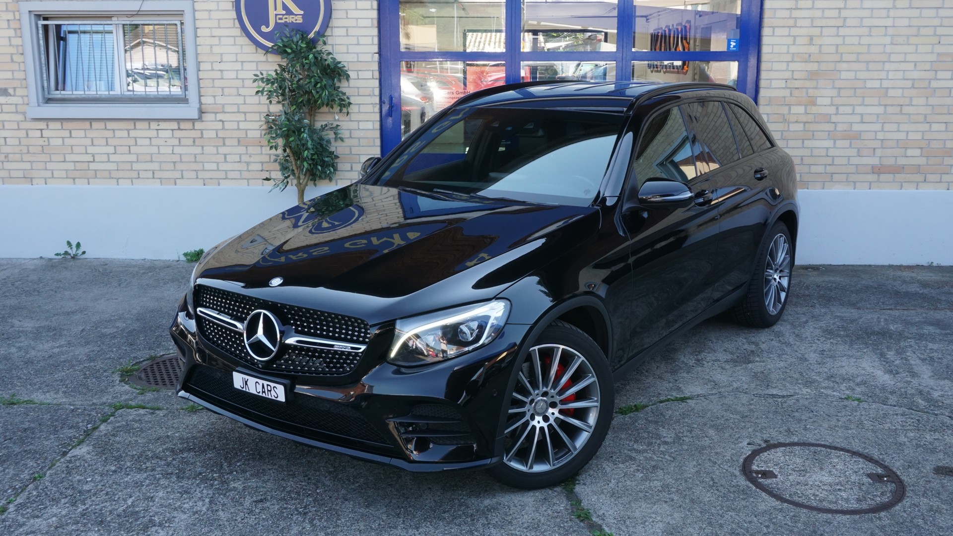 MERCEDES-BENZ GLC 250 d AMG Line 4m-showroom-element-3
