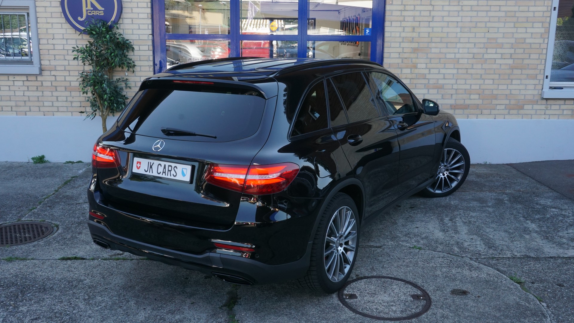 MERCEDES-BENZ GLC 250 d AMG Line 4m-image-9