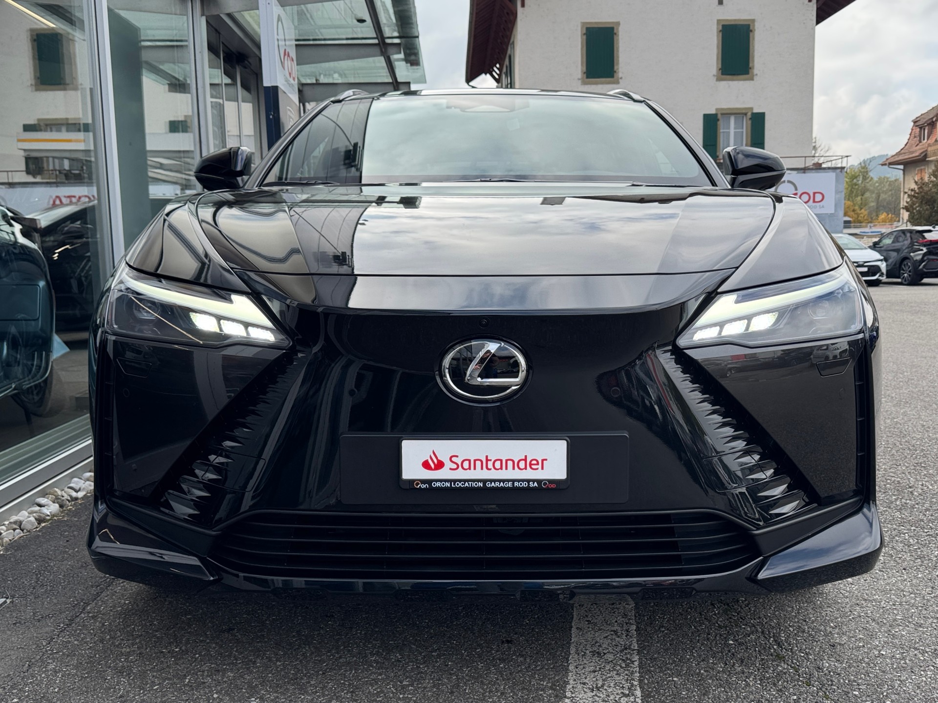 LEXUS RZ 300e 71,4 KW Comfort-showroom-element-2