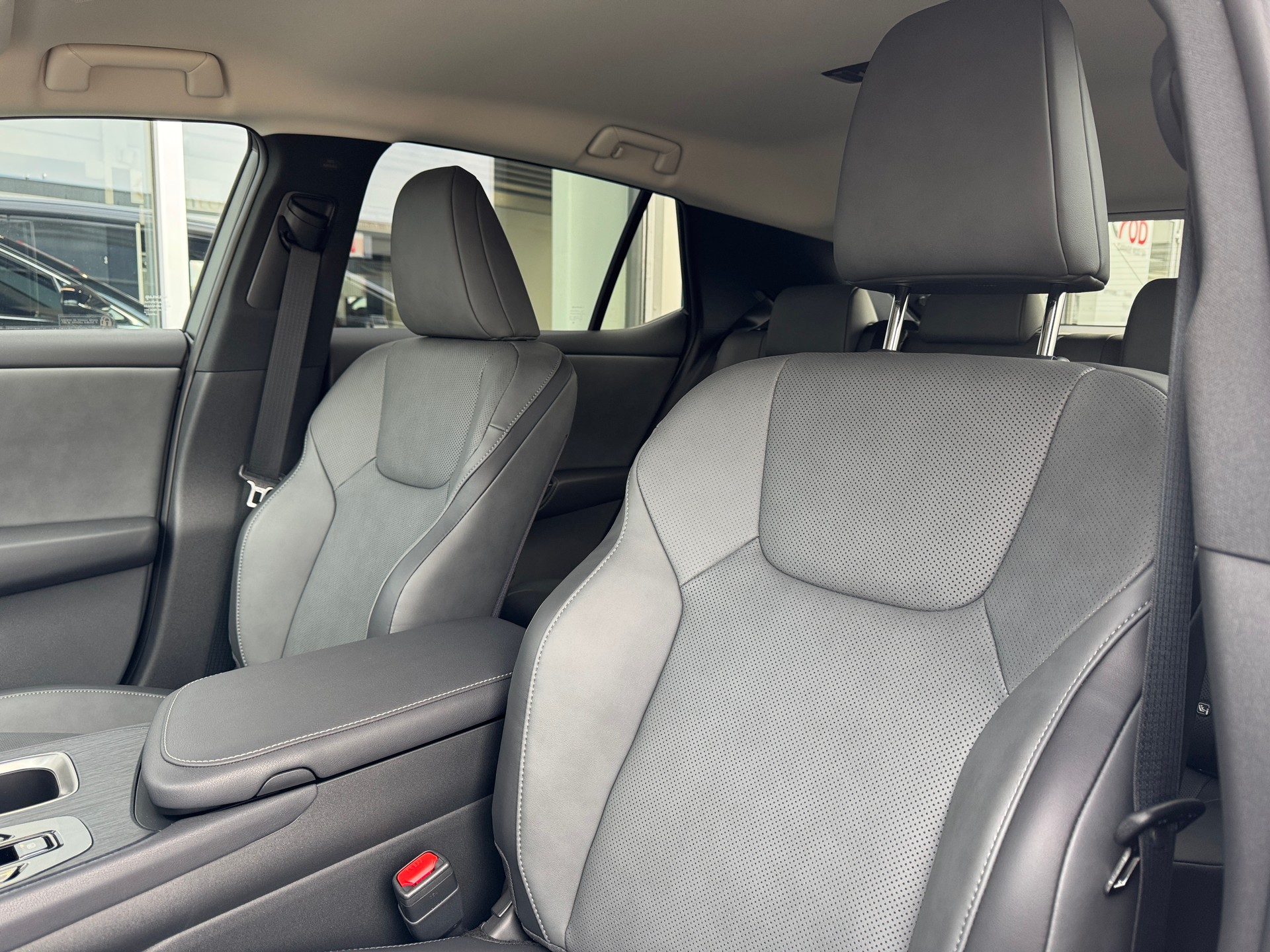 LEXUS RZ 300e 71,4 KW Comfort-image-9