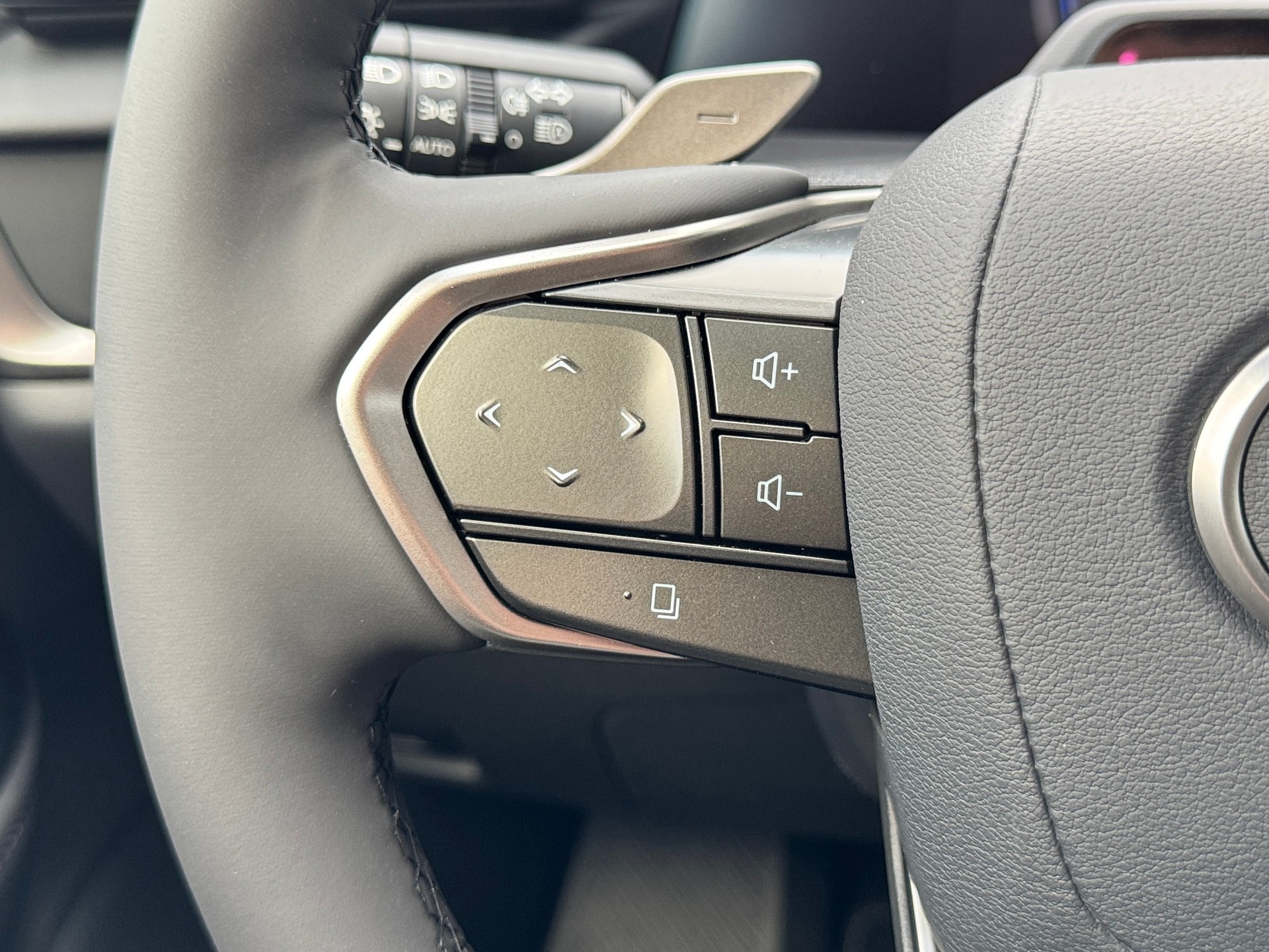 LEXUS RZ 300e 71,4 KW Comfort-image-20