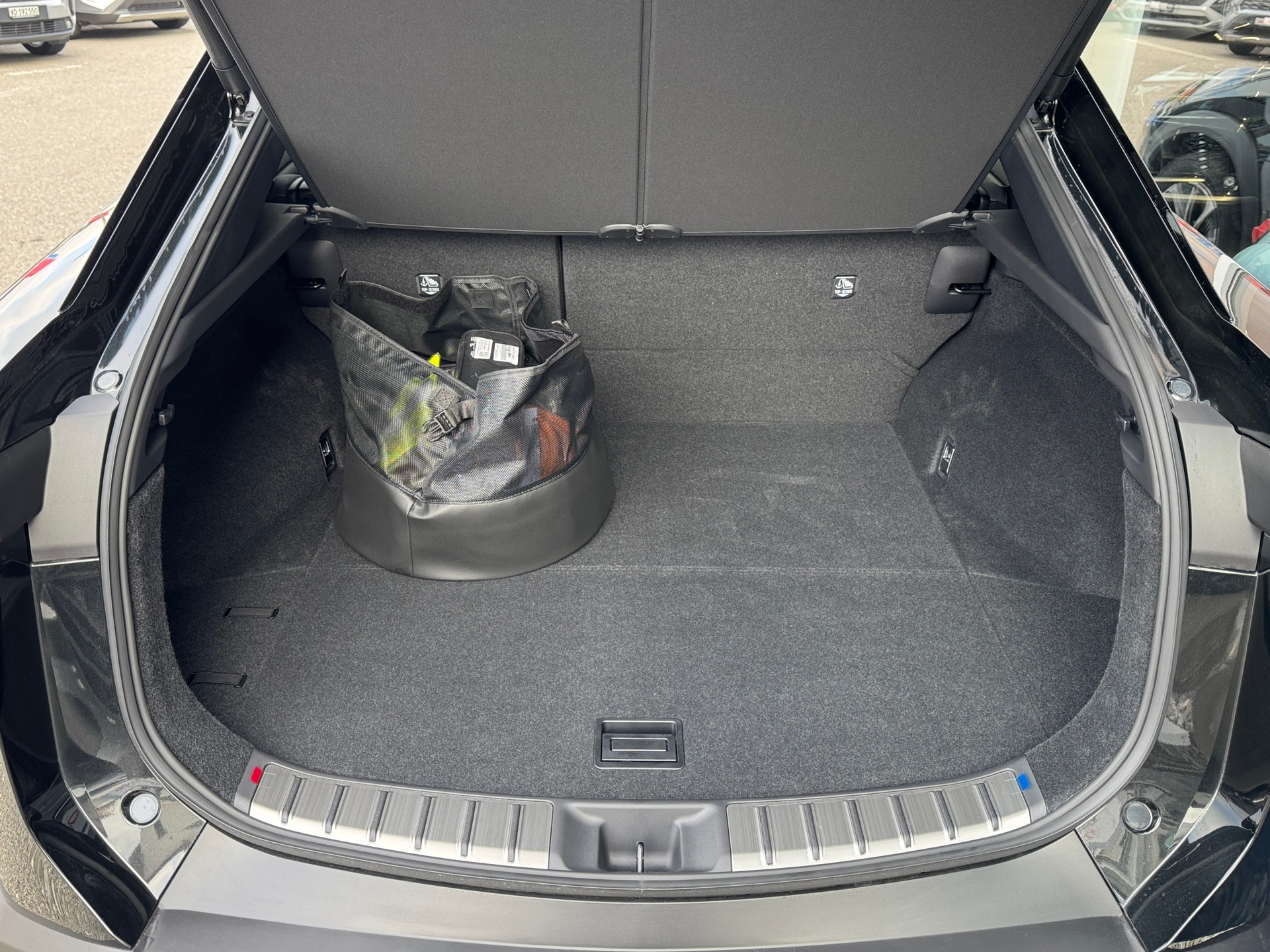LEXUS RZ 300e 71,4 KW Comfort-image-13
