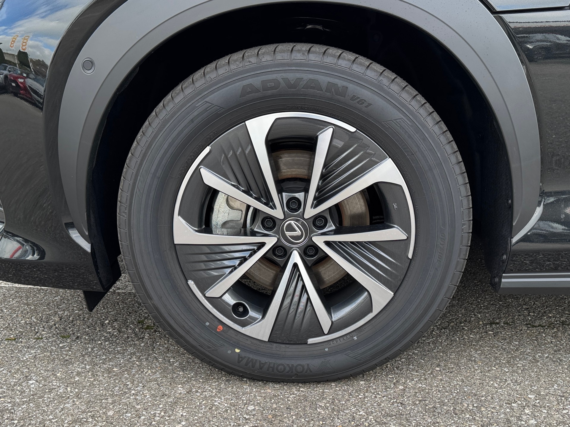 LEXUS RZ 300e 71,4 KW Comfort-image-6