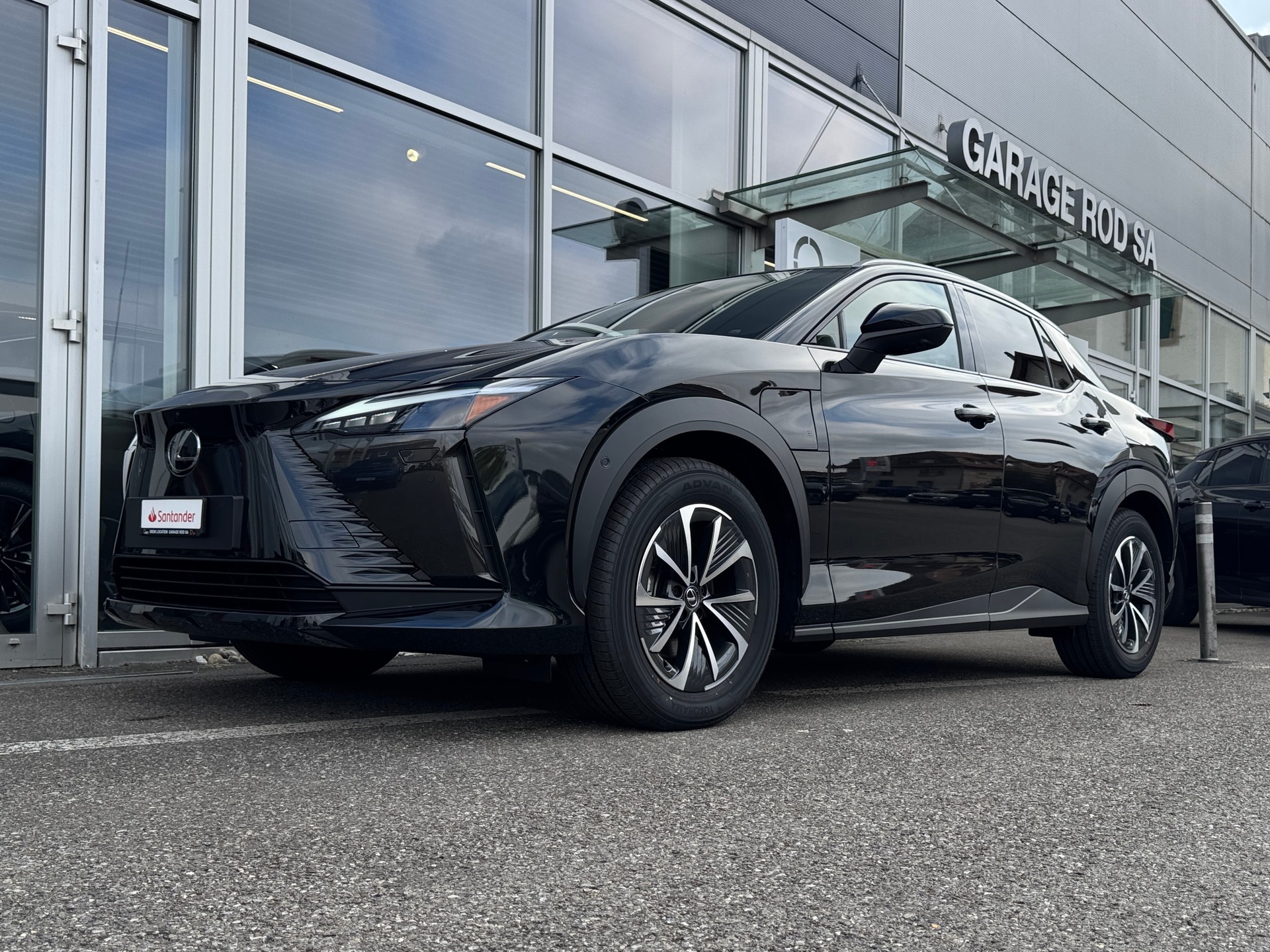 LEXUS RZ 300e 71,4 KW Comfort-showroom-element-1
