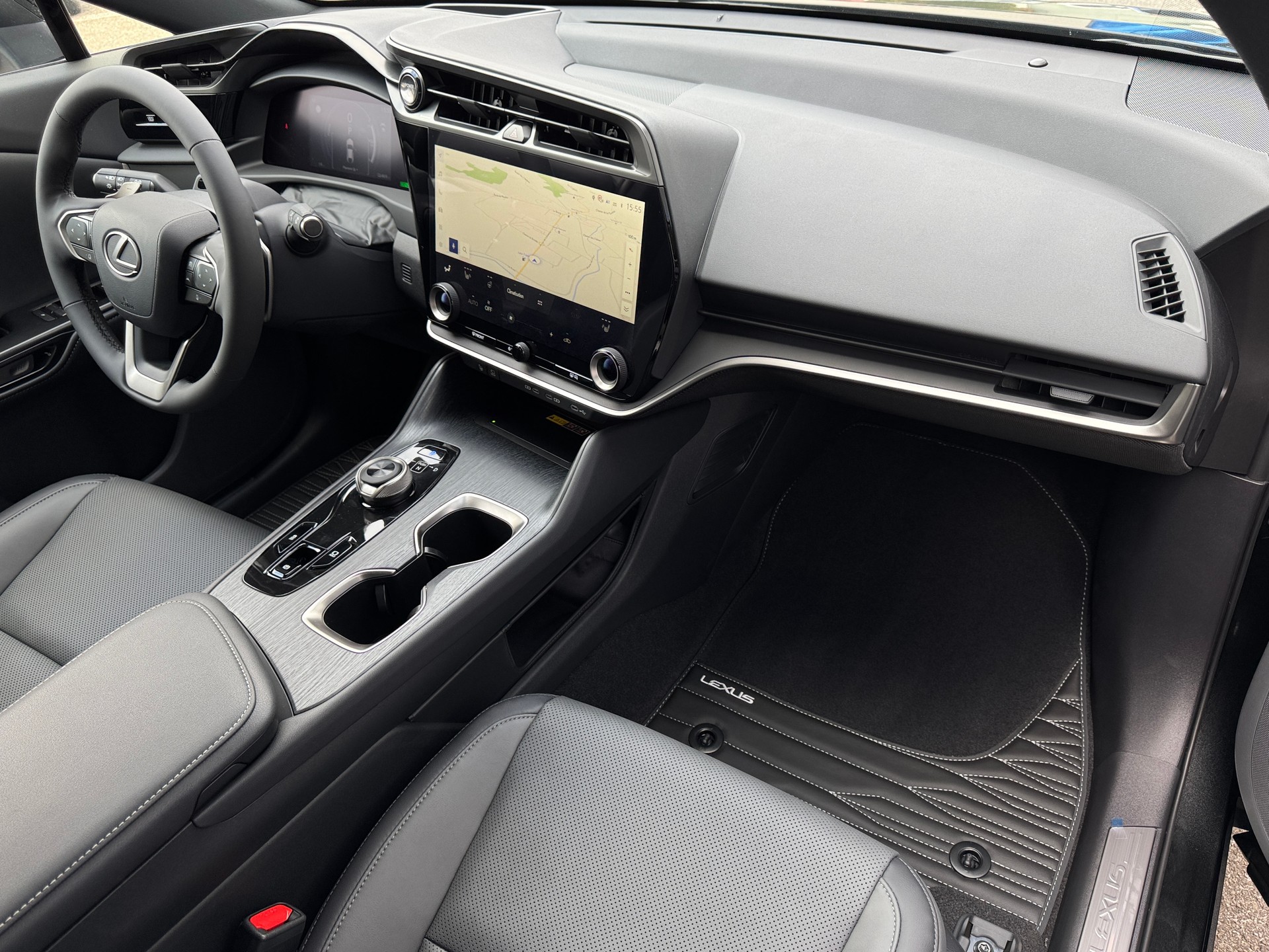 LEXUS RZ 300e 71,4 KW Comfort-image-10