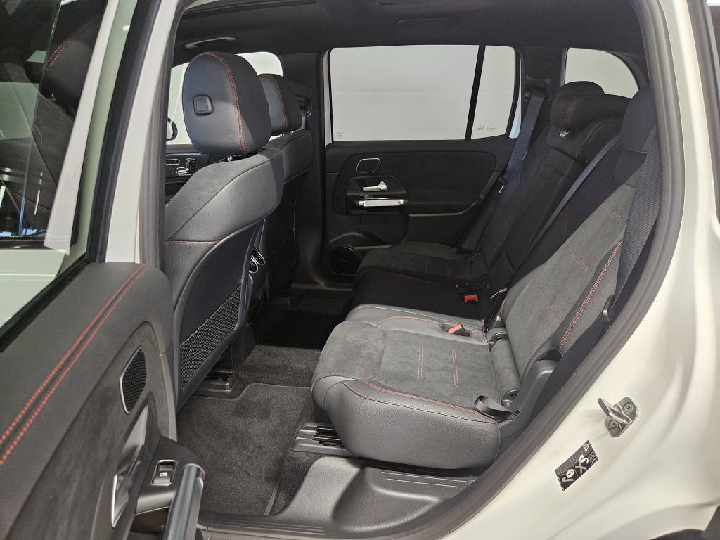 MERCEDES-BENZ EQB 350 4Matic Excellence Edition AMG Line-image-12