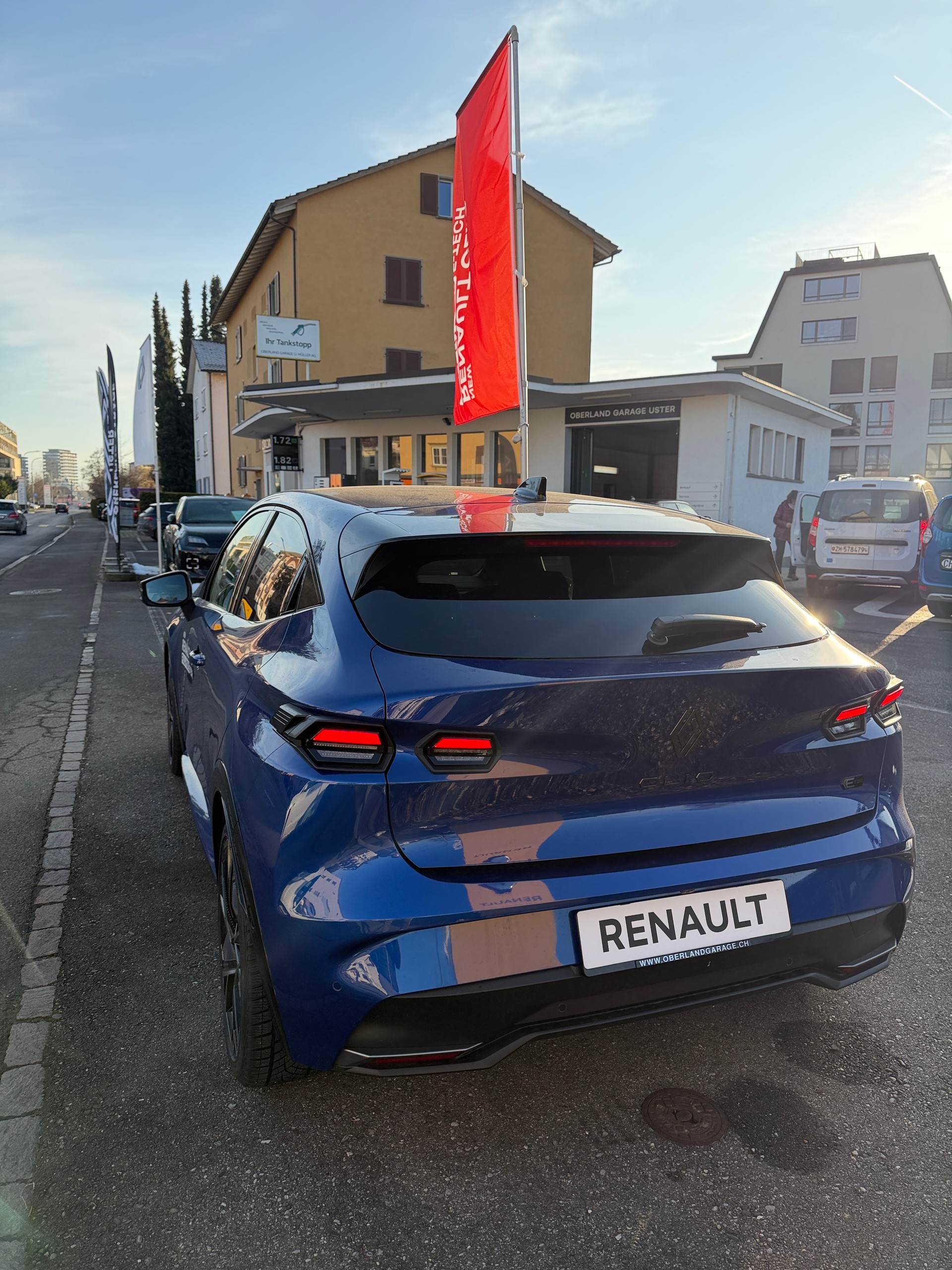 RENAULT Clio 1.8 E-Tech Esprit Alpine-showroom-element-1