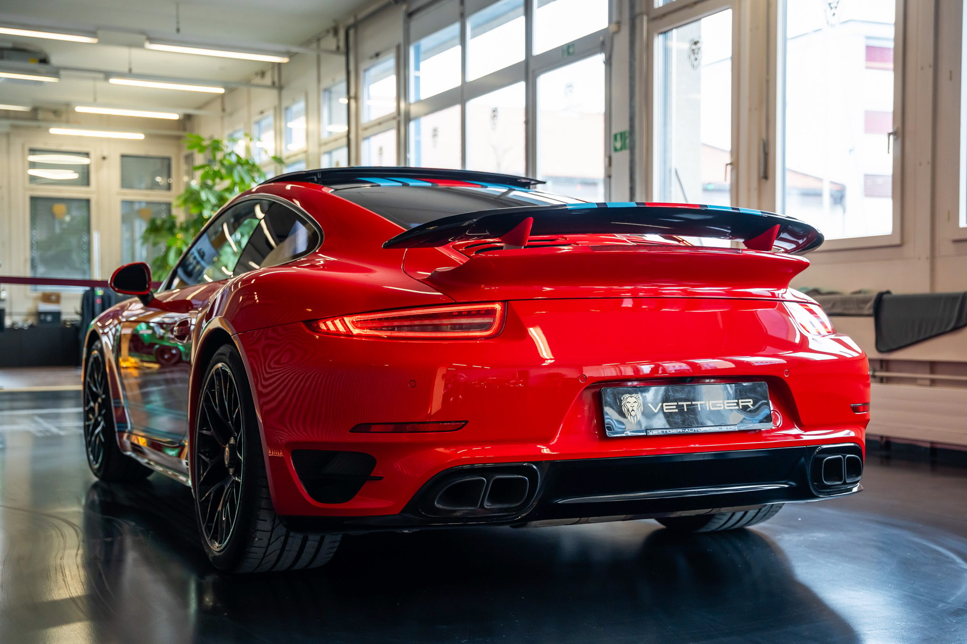 PORSCHE 911 Turbo S PDK-showroom-element-3