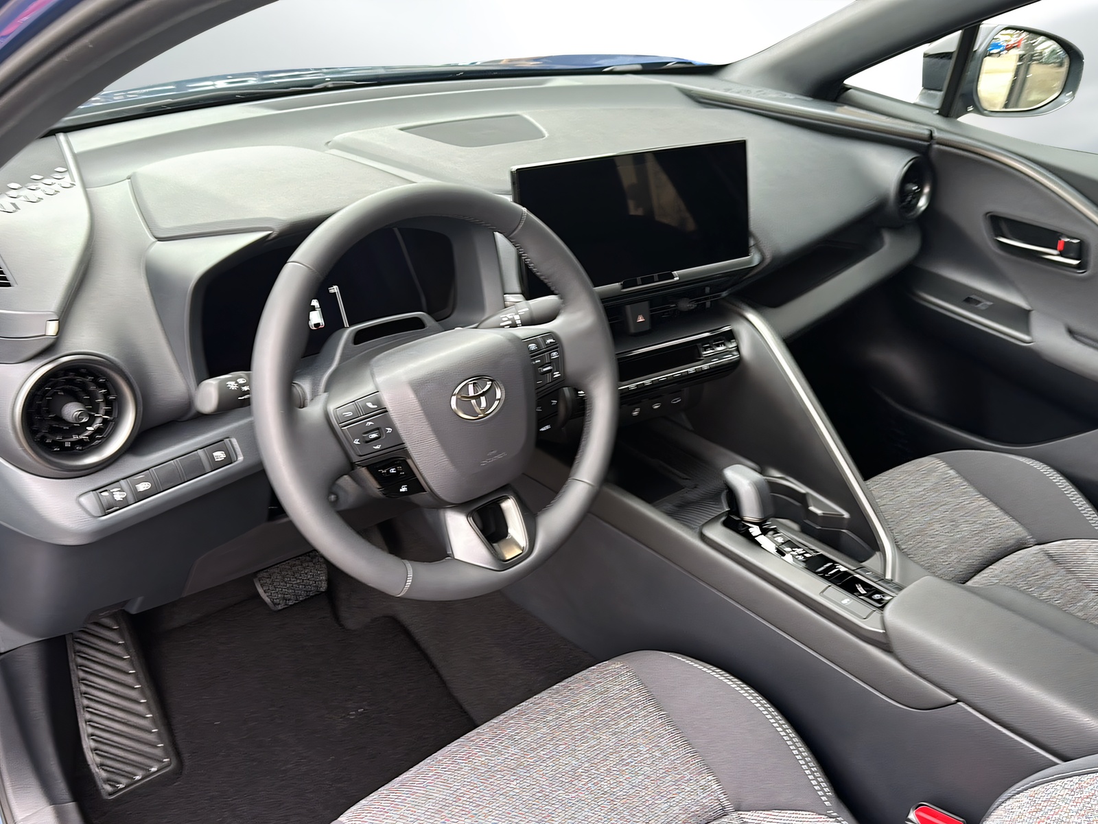 TOYOTA C-HR 2.0 HSD CVT Swiss Edition 4WD-image-4