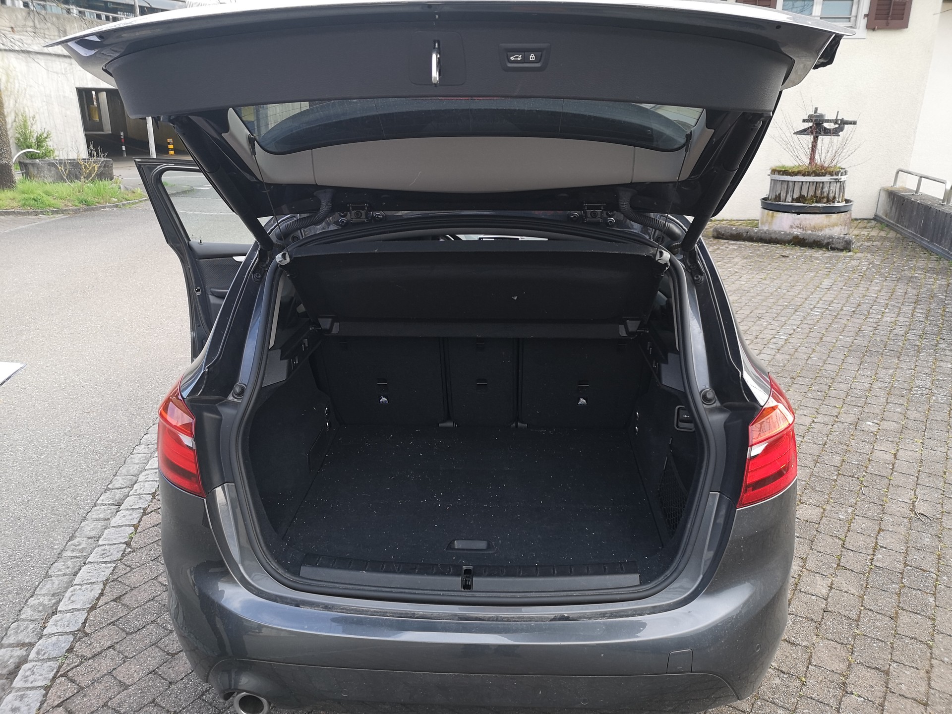 BMW 218i Active Tourer DKG Sport Line-image-15
