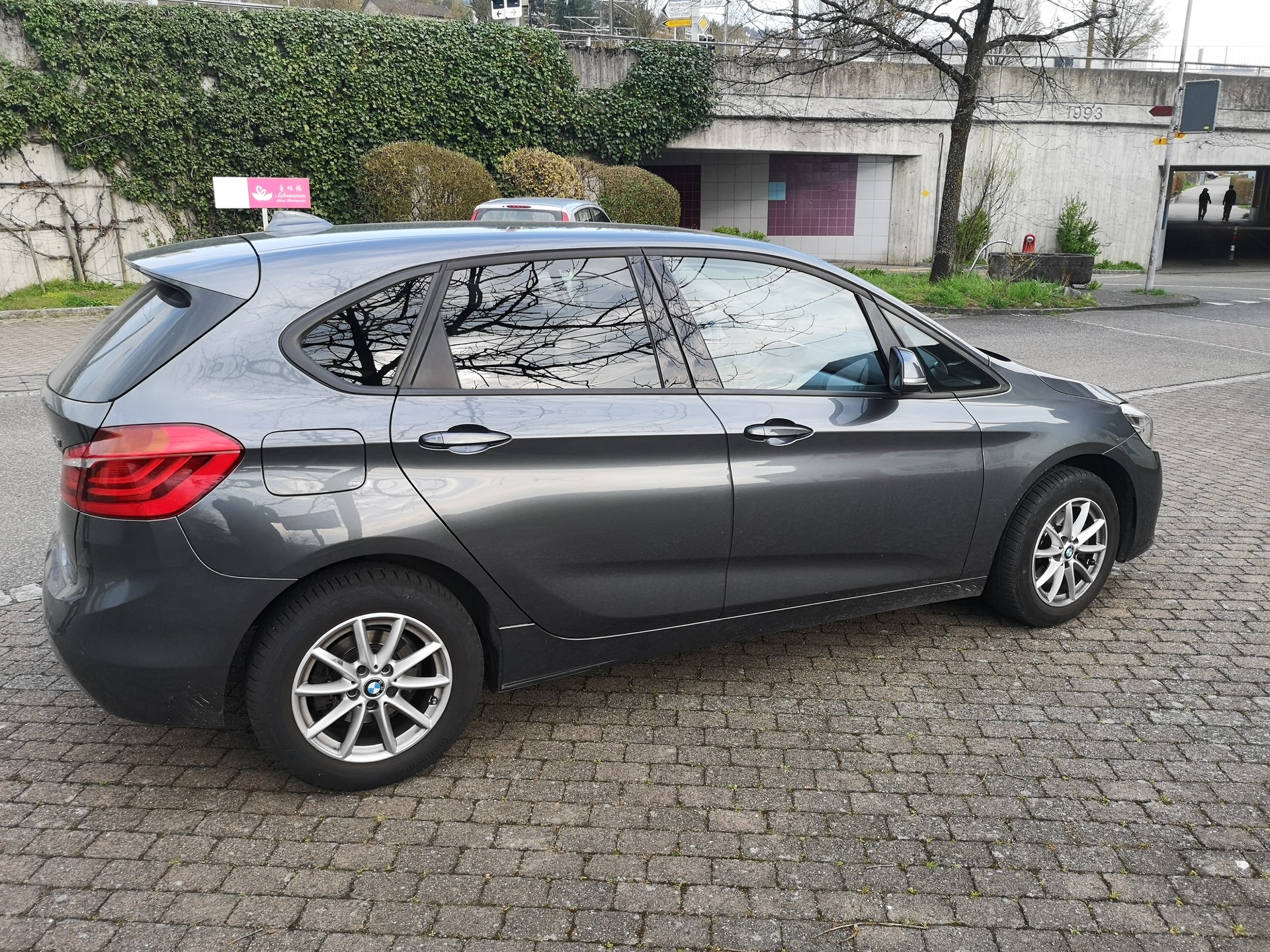 BMW 218i Active Tourer DKG Sport Line-image-2