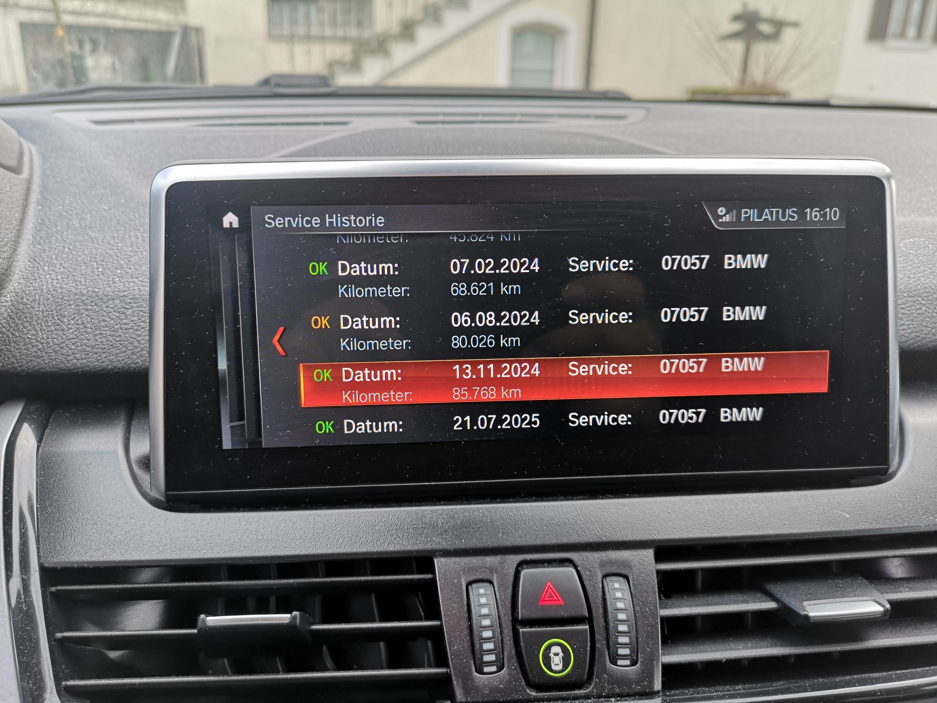 BMW 218i Active Tourer DKG Sport Line-image-7
