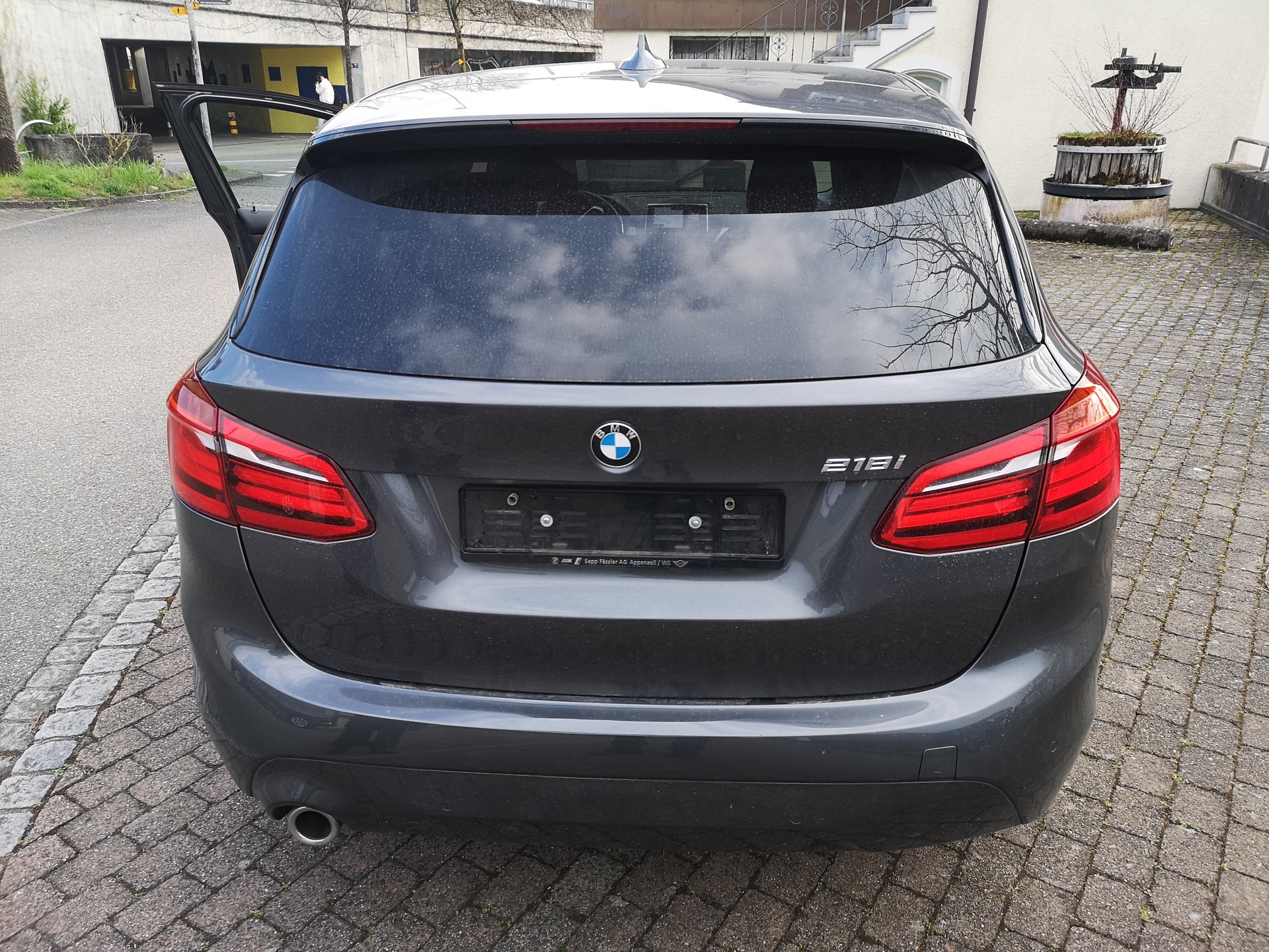BMW 218i Active Tourer DKG Sport Line-image-4
