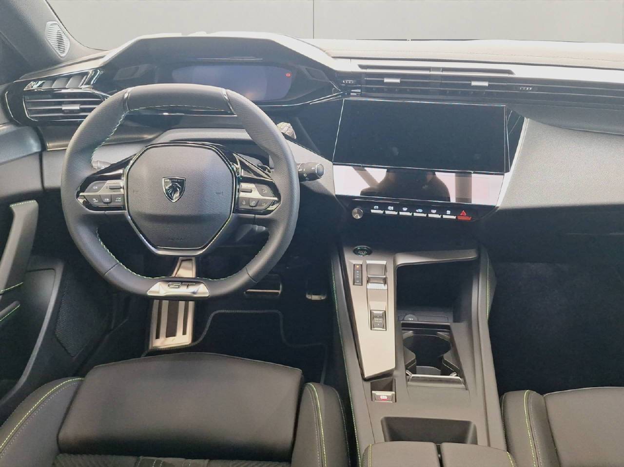 PEUGEOT 308 SW 1.2 Hybrid 145 PS GT-image-5