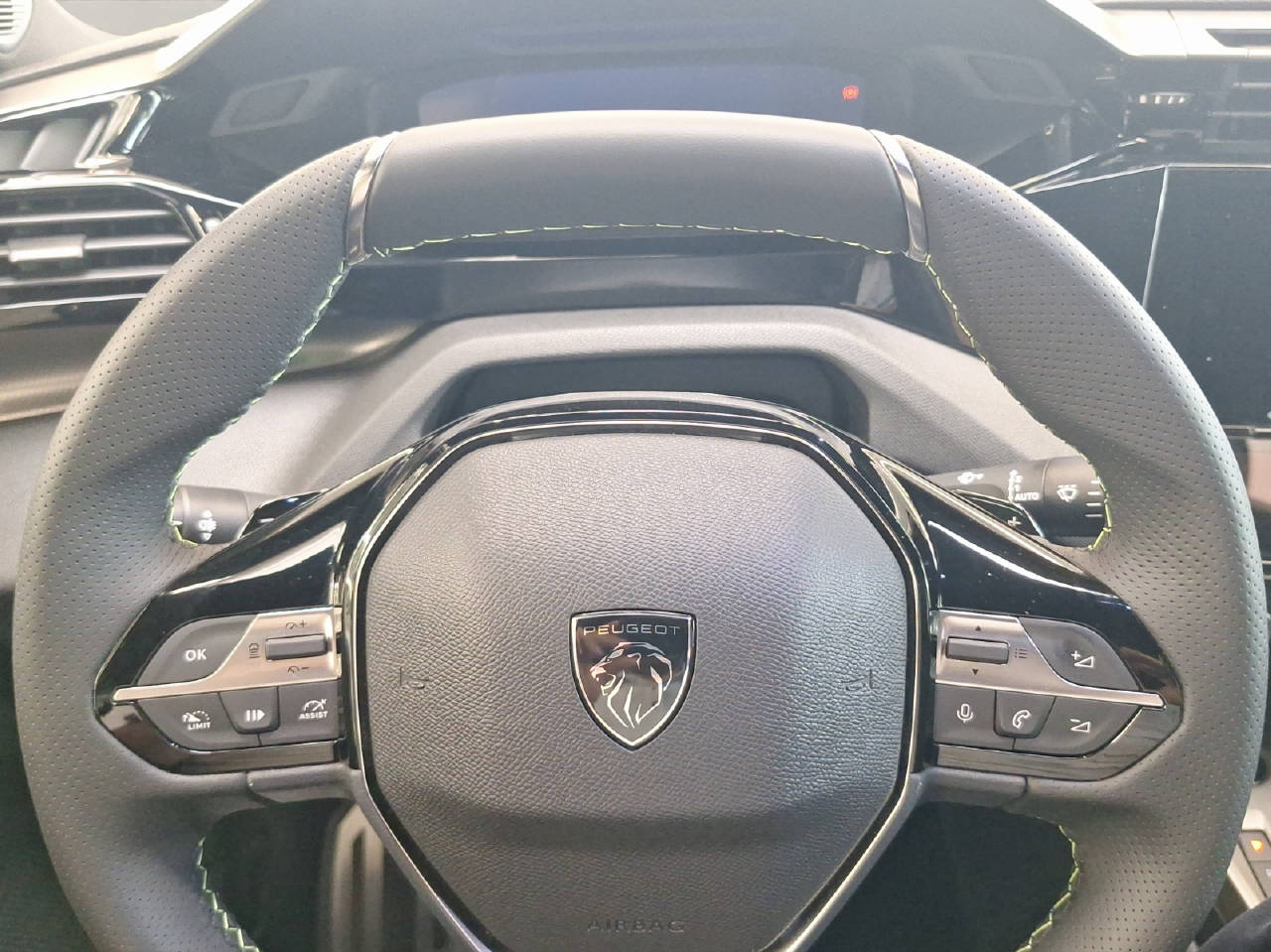 PEUGEOT 308 SW 1.2 Hybrid 145 PS GT-image-6