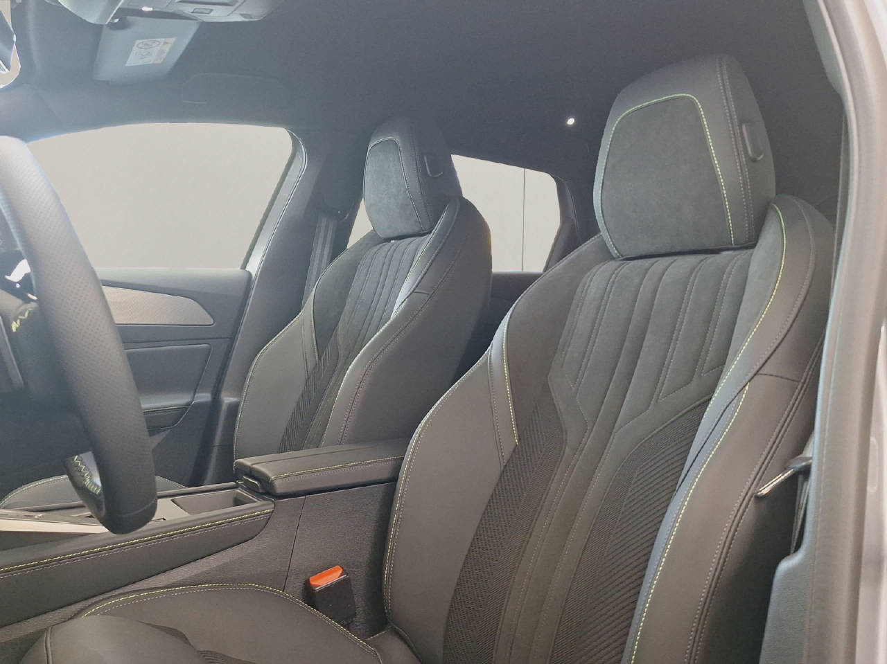 PEUGEOT 308 SW 1.2 Hybrid 145 PS GT-image-15