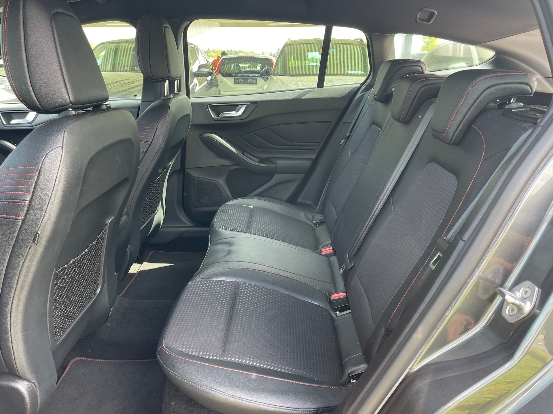 FORD Focus 2.0 TDCi ST Line Automatic-image-10