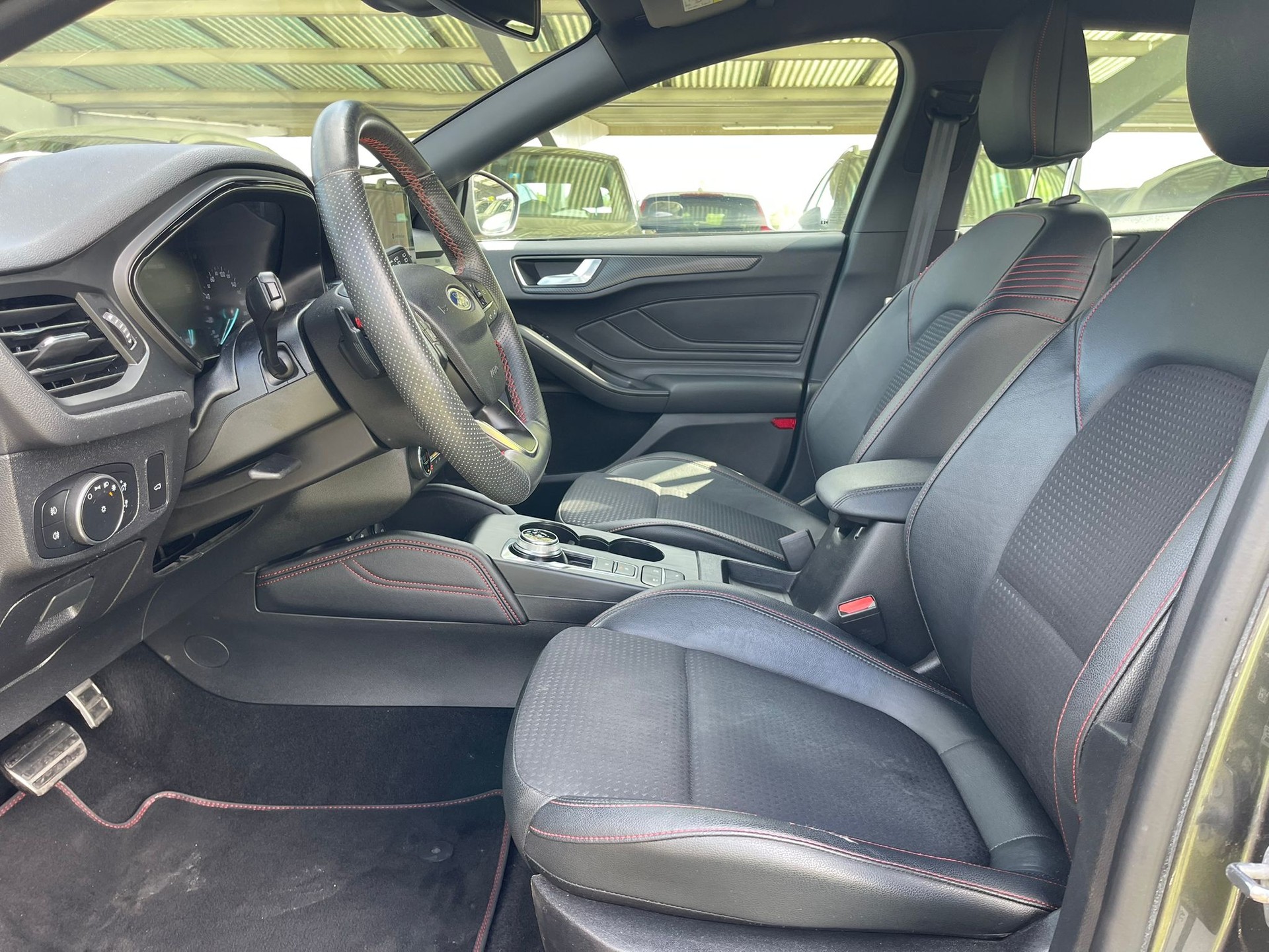 FORD Focus 2.0 TDCi ST Line Automatic-image-9