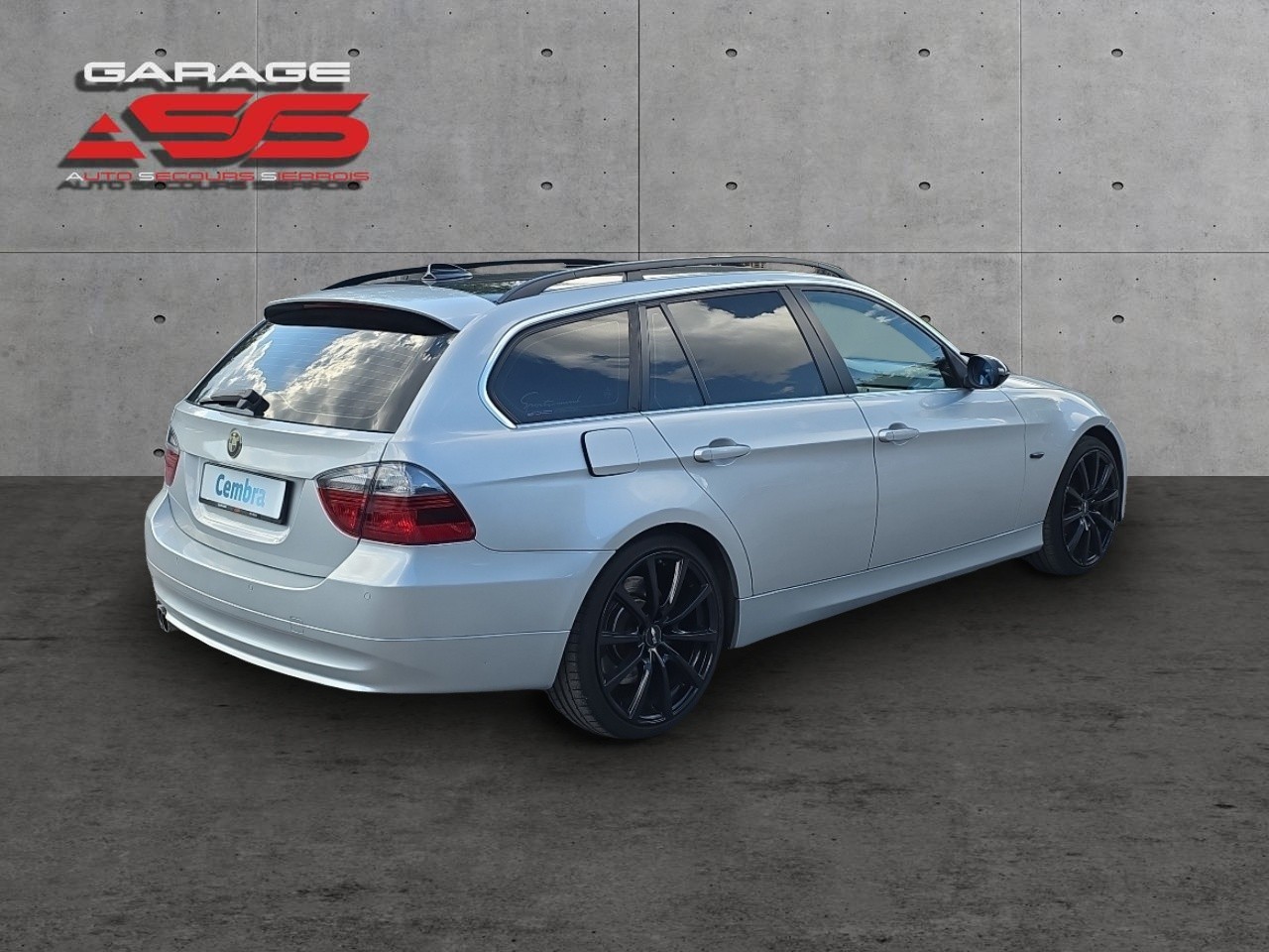 BMW 330xd Touring-showroom-element-1
