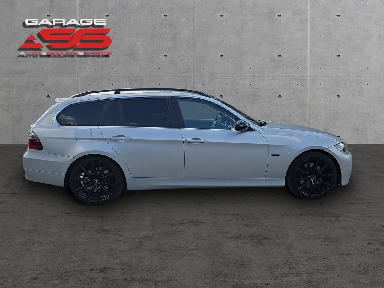 BMW 330xd Touring-showroom-element-3