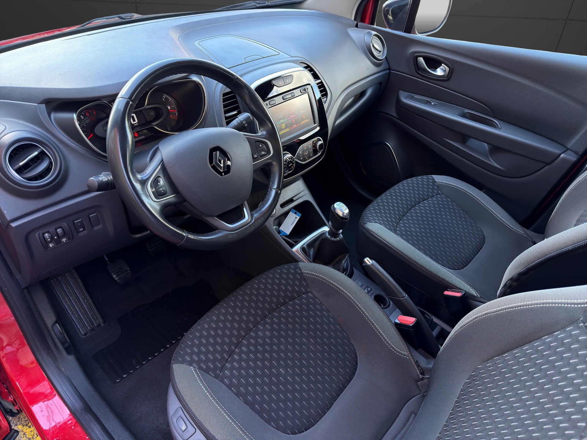 RENAULT Captur 1.2 T 16V Intens-image-9