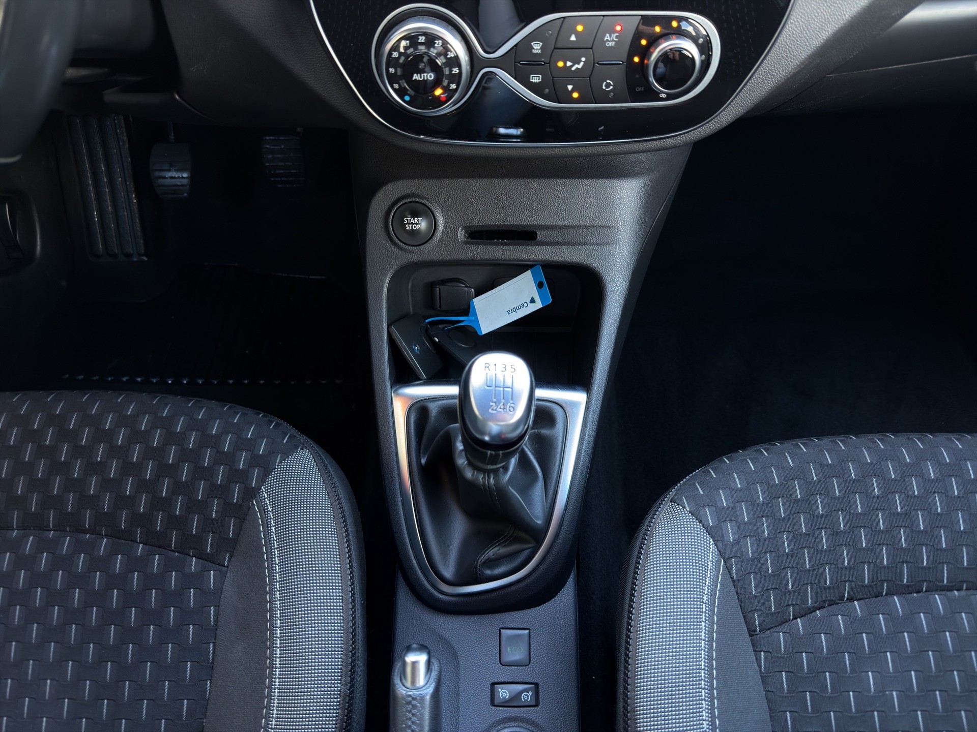 RENAULT Captur 1.2 T 16V Intens-image-14