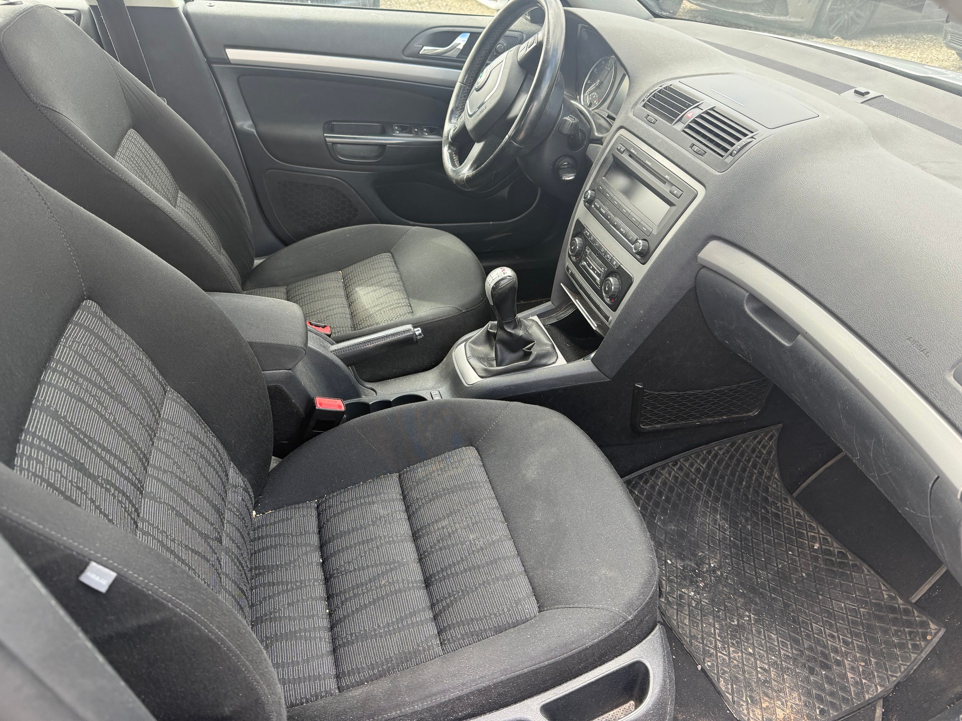 SKODA Octavia Combi 1.8 TSI Adventure 4x4-image-4