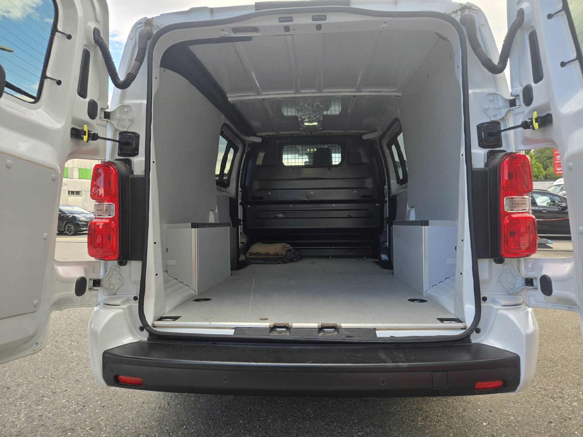 OPEL Vivaro-e Cargo 2.7 t L 75kWh-image-8