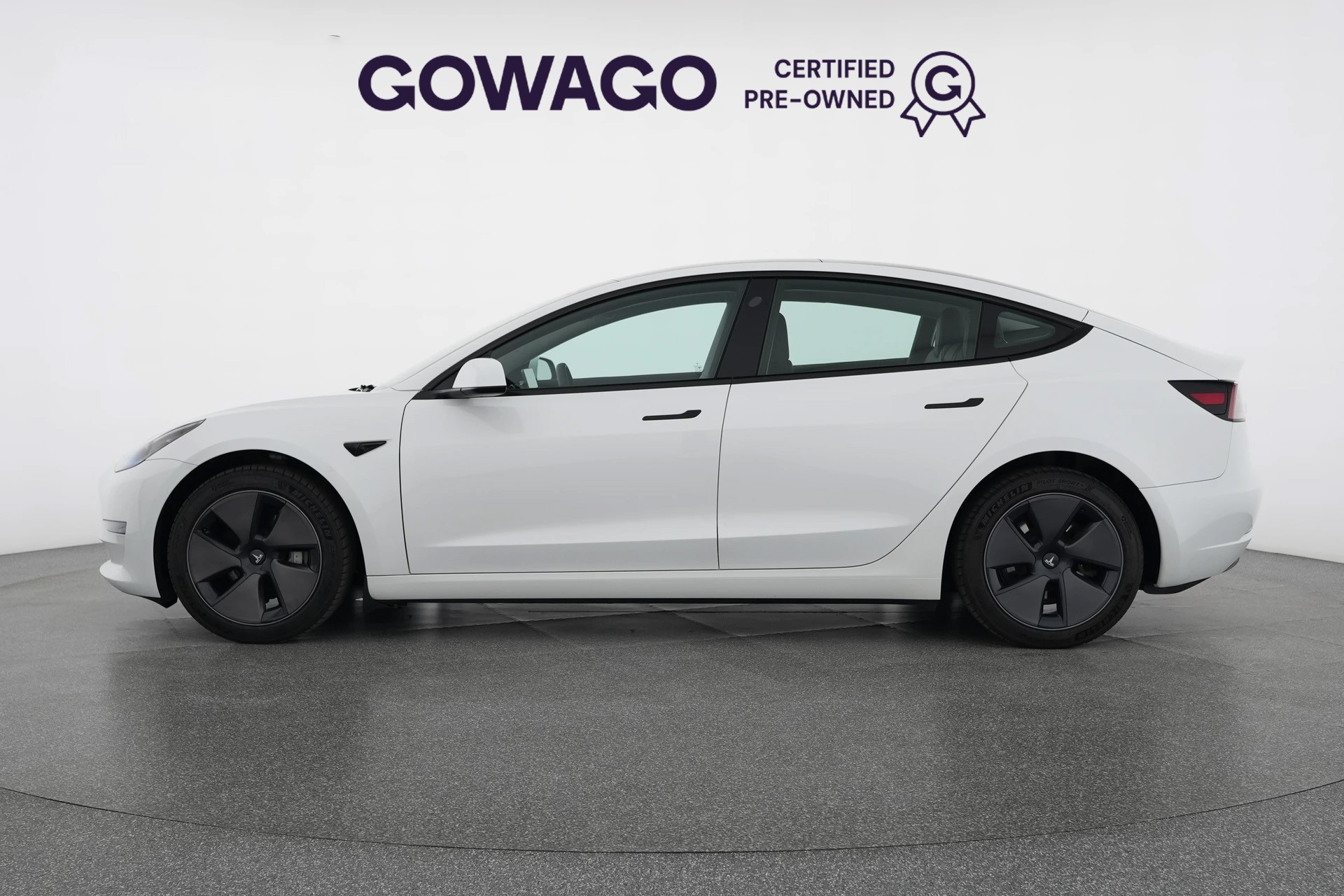 TESLA Model 3 Long Range All-Wheel Drive-showroom-element-1