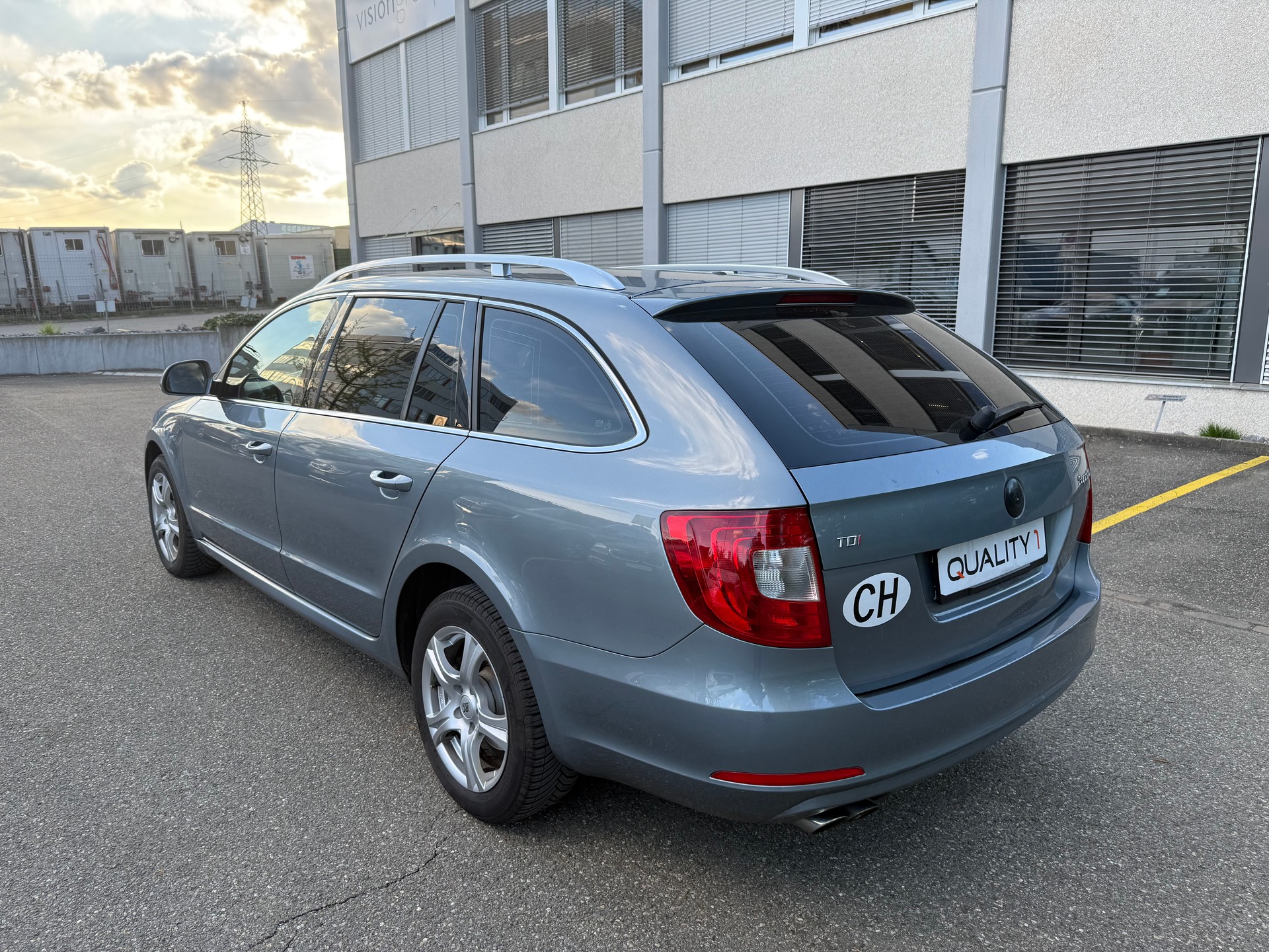 SKODA Superb Combi 2.0 TDi Comfort-image-2