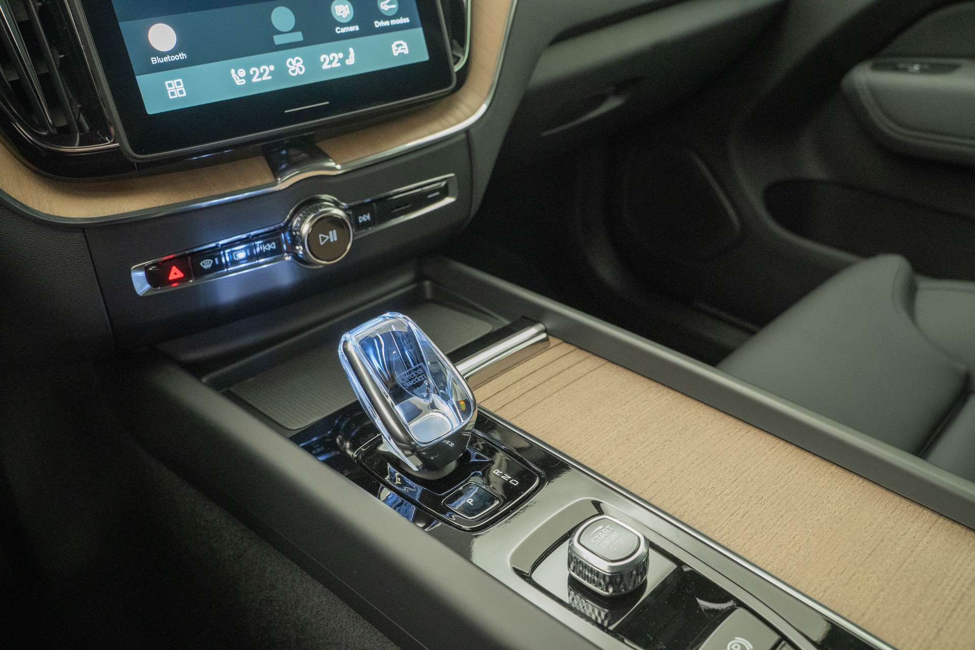 VOLVO XC60 2.0 T8 TE Ultra Bright eAWD-image-11