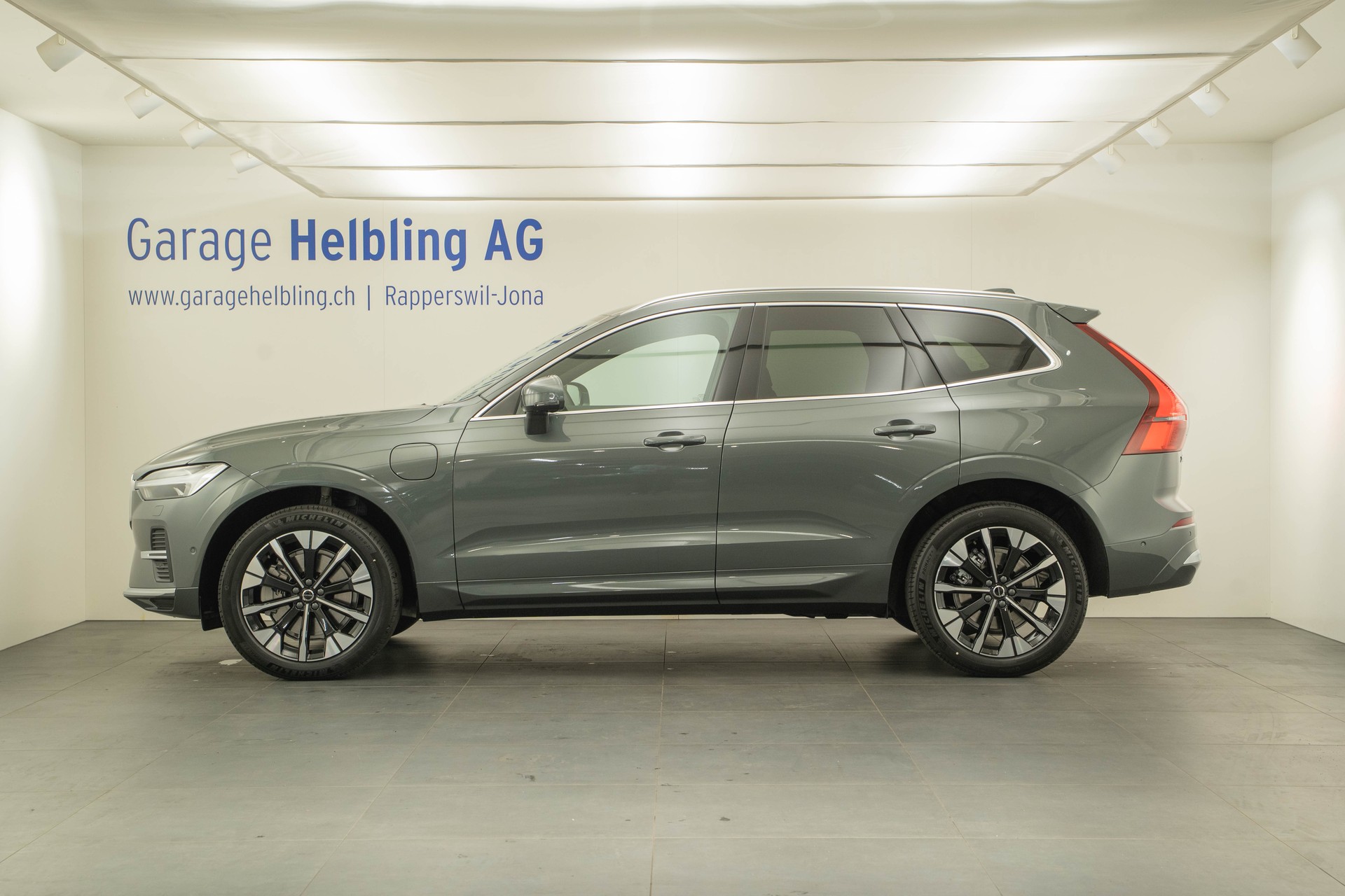VOLVO XC60 2.0 T8 TE Ultra Bright eAWD-showroom-element-2