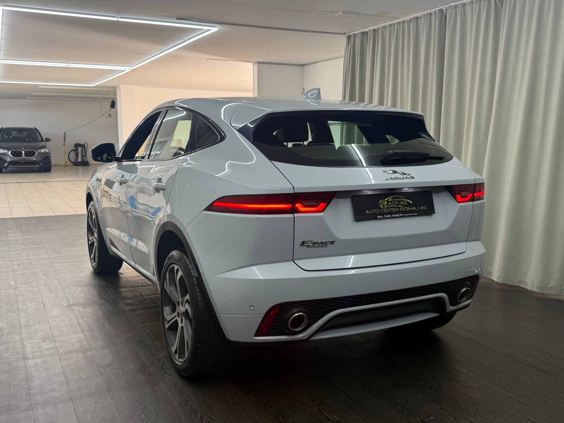JAGUAR E-Pace 2.0d D180 First Edition AWD Automatik-image-5