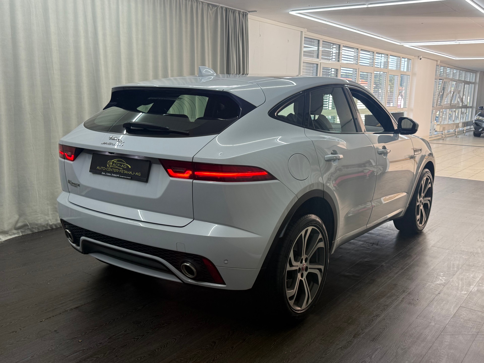 JAGUAR E-Pace 2.0d D180 First Edition AWD Automatik-image-3