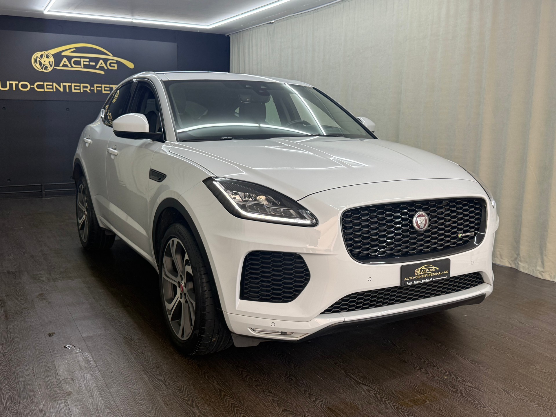 JAGUAR E-Pace 2.0d D180 First Edition AWD Automatik-image-2