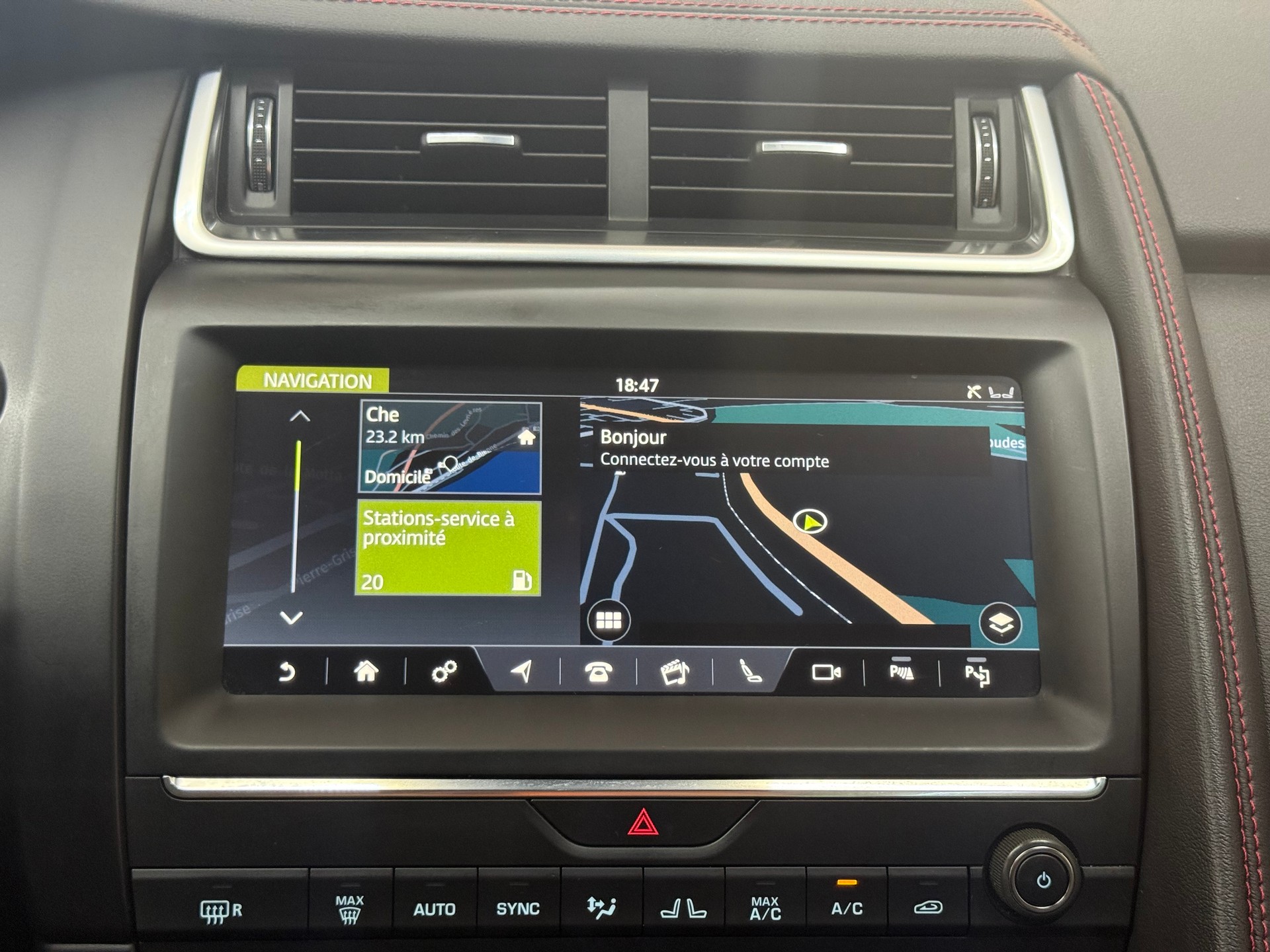 JAGUAR E-Pace 2.0d D180 First Edition AWD Automatik-image-11
