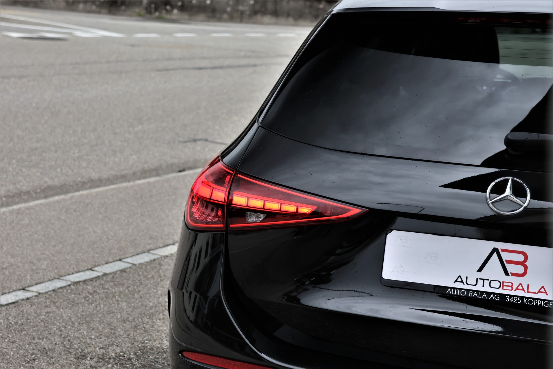 MERCEDES-BENZ C 220 d T 4Matic AMG Line (CH)-image-5